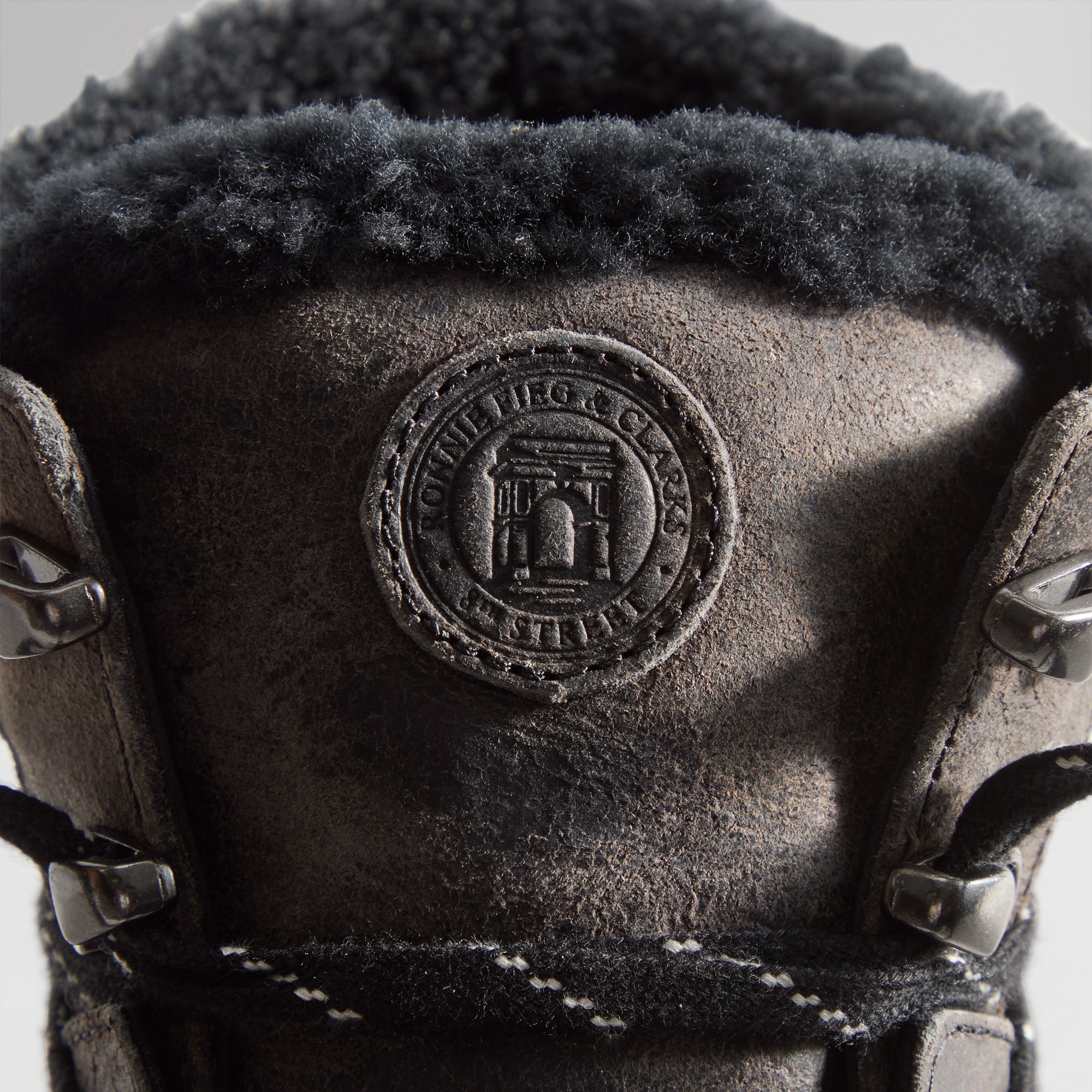 {product_title} - {shop_name}