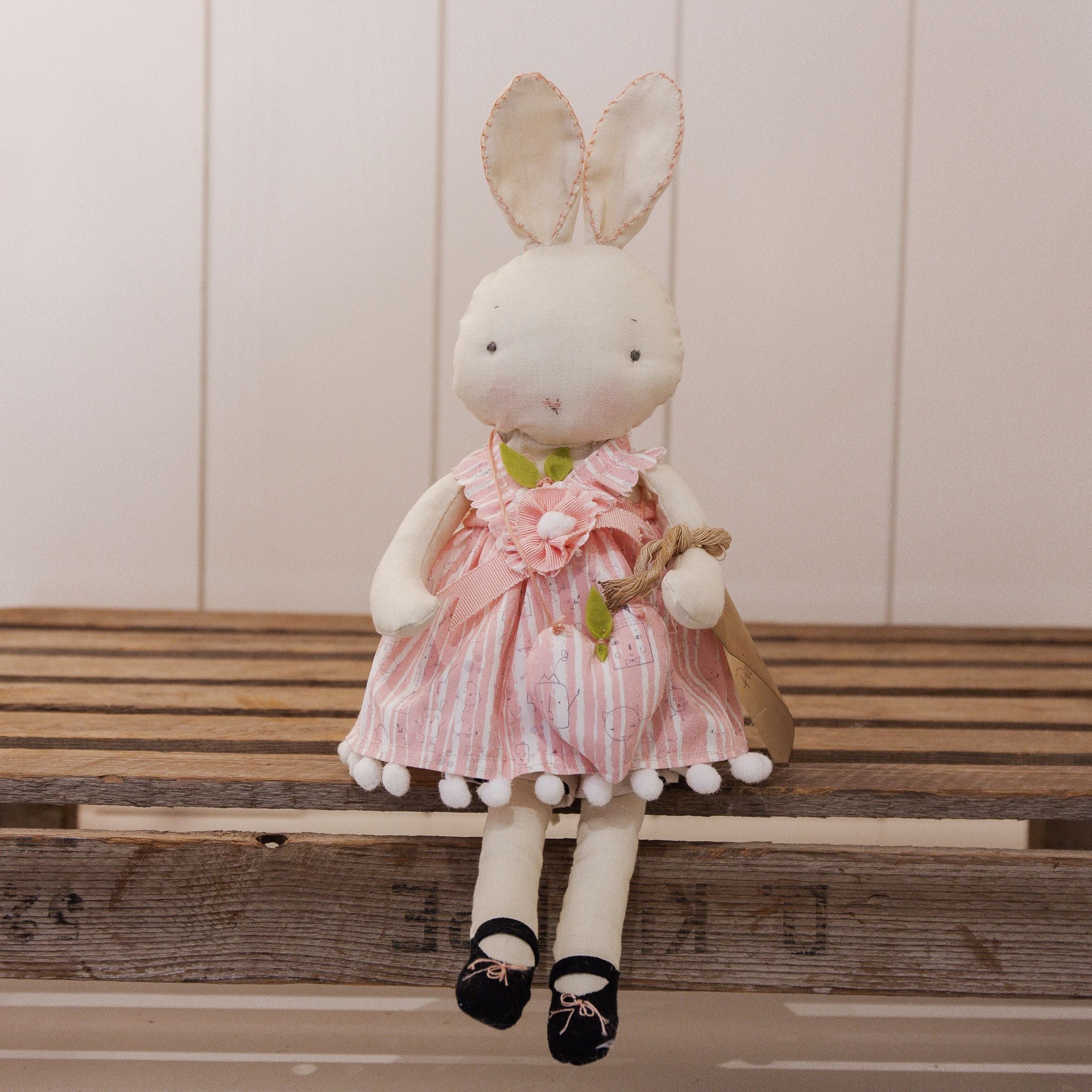 RETIRED - Hutch Studio - Pretty Sweet Polly - Hand-Crafted Cream Bunny、mySite、g9winljtr
