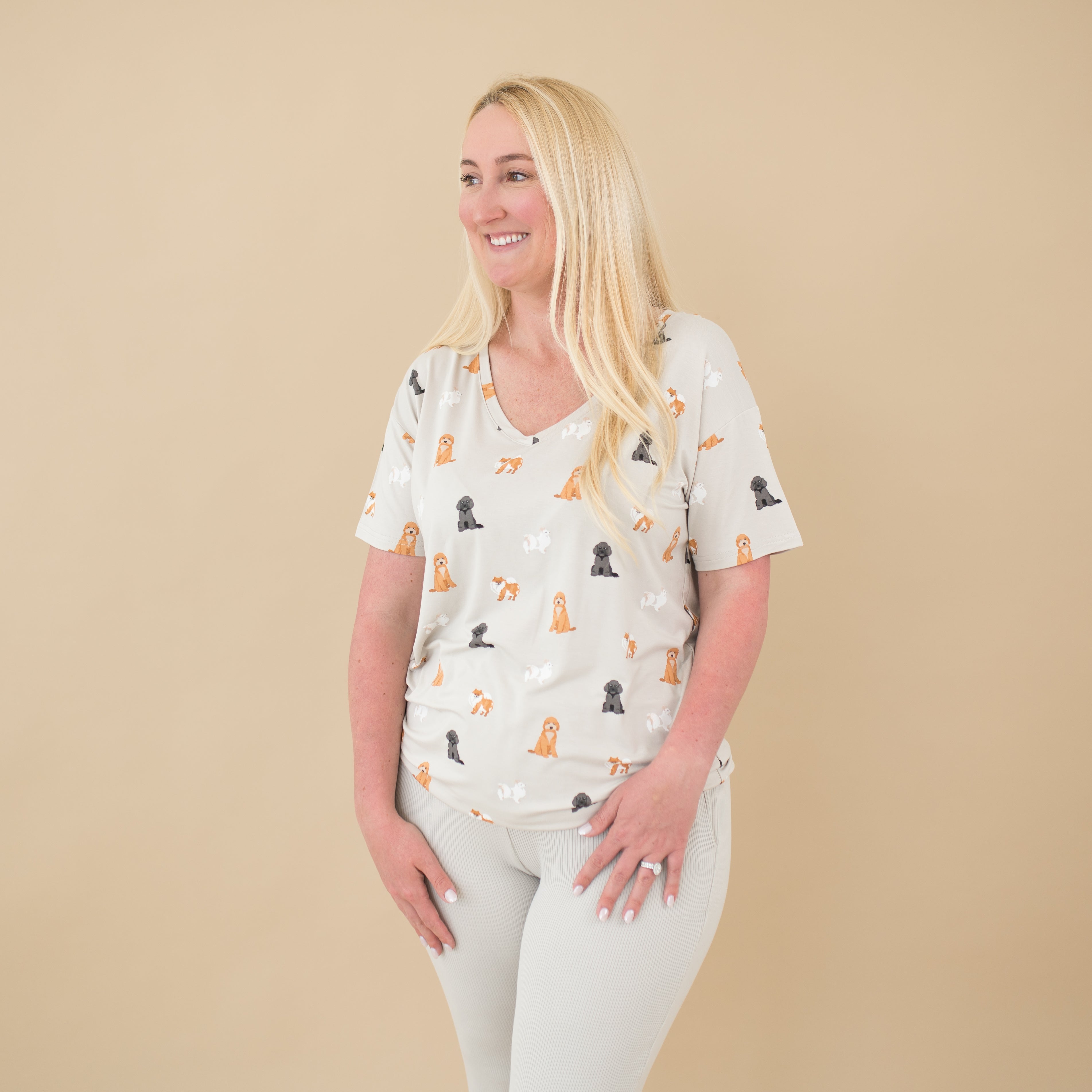  Women’s Relaxed Fit V-Neck in Fluffy Dog、mySite、layawaytickets