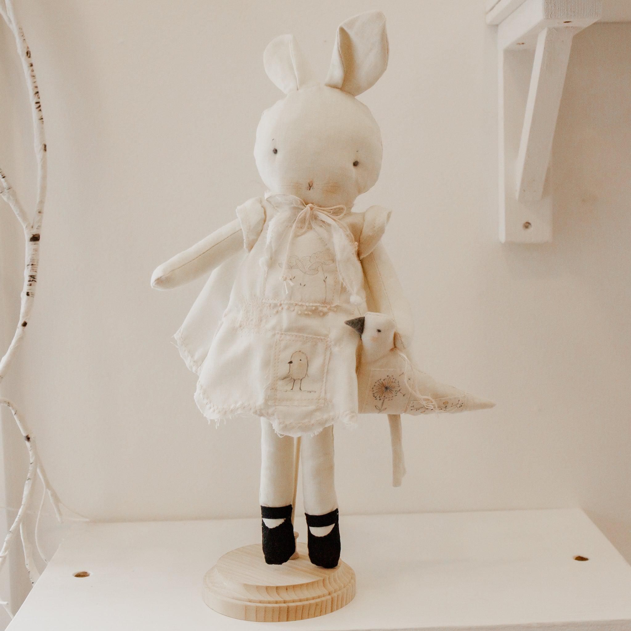 RETIRED - Hutch Studio - Sallie Annie 2 - One of a Kind Bunny、mySite、g9winljtr