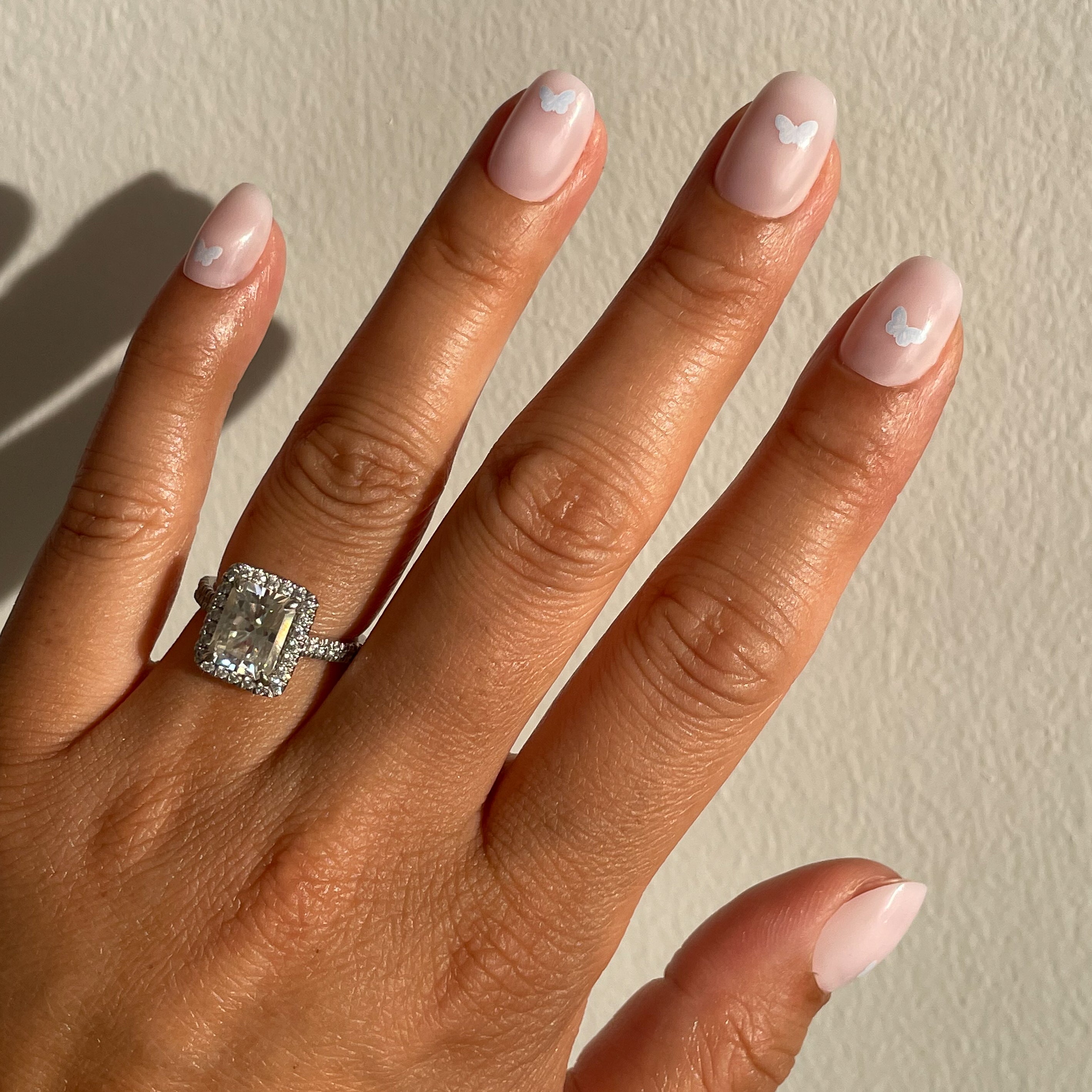 Butterfly Party | Round | Extra Short、mySite、solidvoid