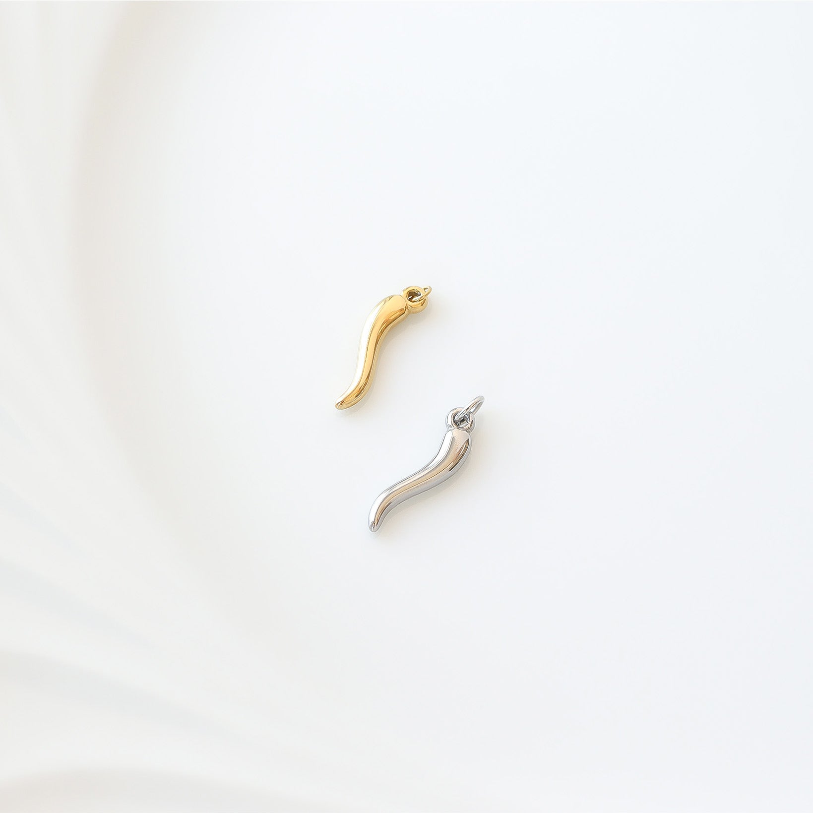 18K Gold PVD Stainless Steel Italian Horn Charm / PDL0104、mySite、dreamappss