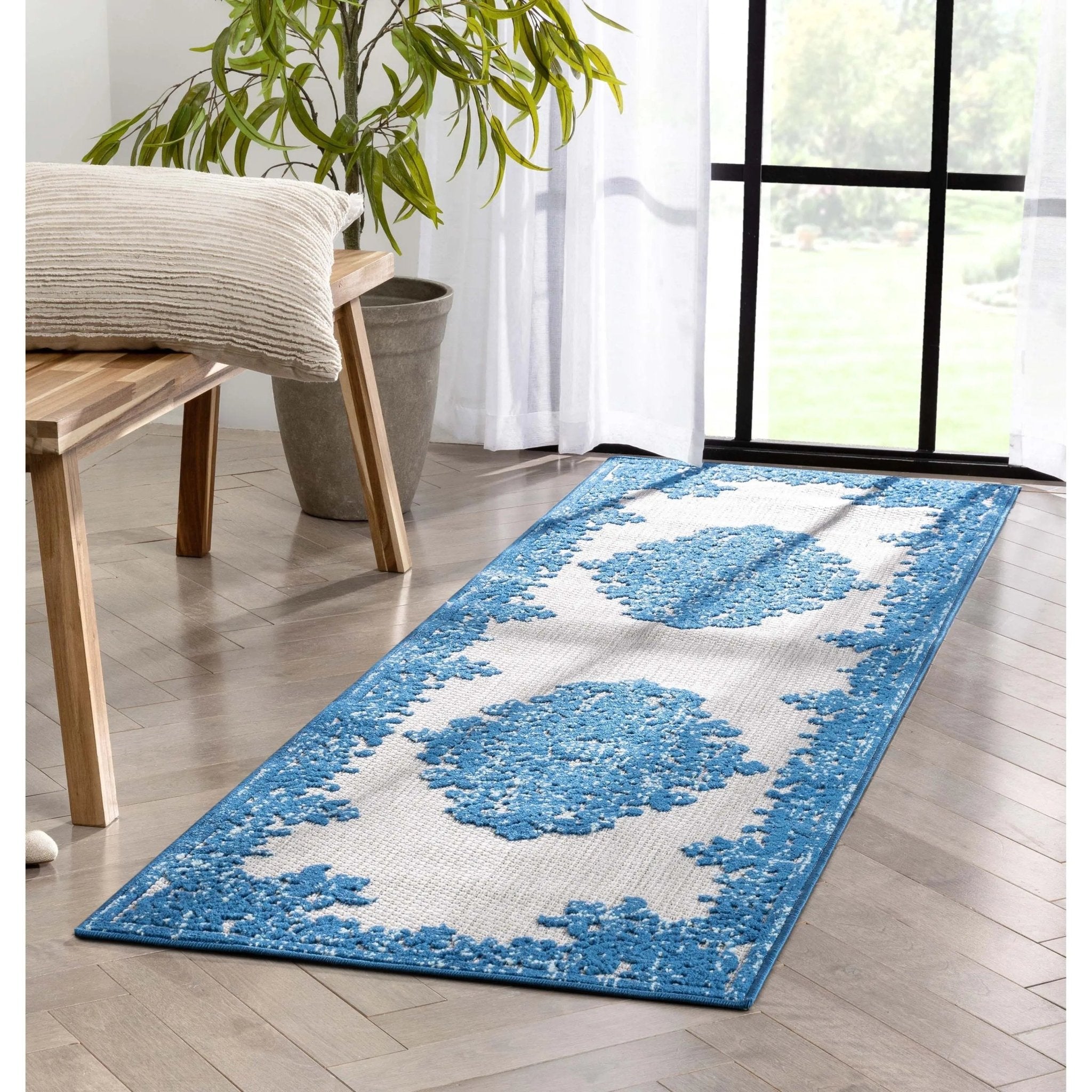 Arid Modern Medallion Persian Indoor/Outdoor Blue High-Low Rug、mySite、gigharbornorthrealestate