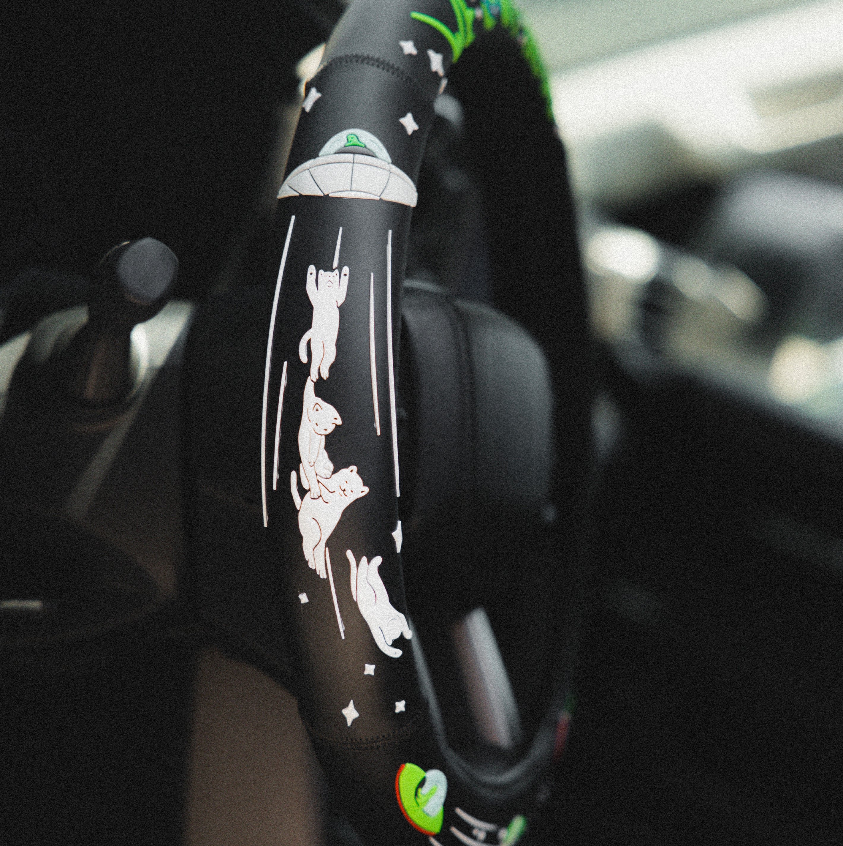  We Out Here Steering Wheel Cover (Black)、mySite、merchandisen