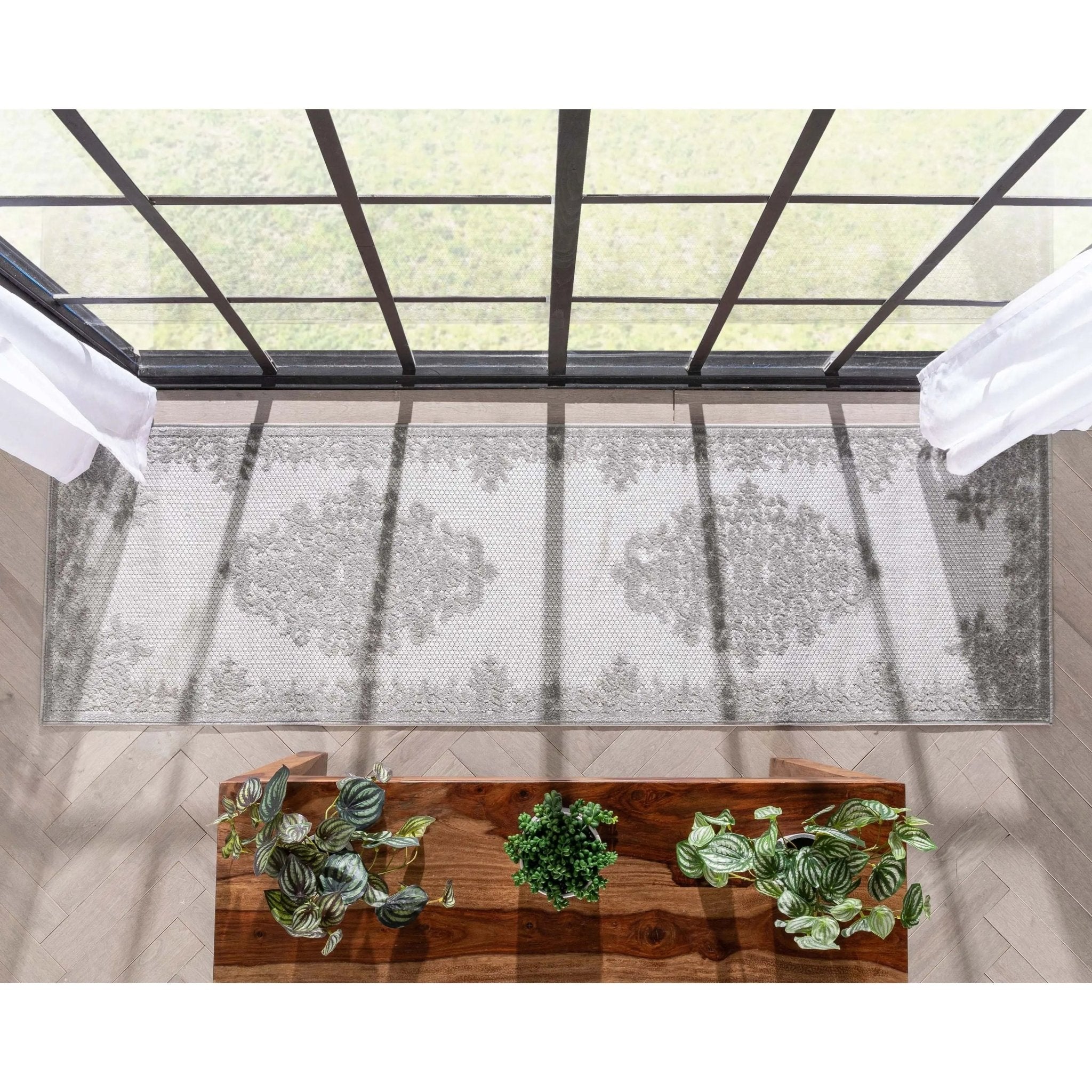 Arid Modern Medallion Persian Indoor/Outdoor Grey High-Low Rug、mySite、gigharbornorthrealestate