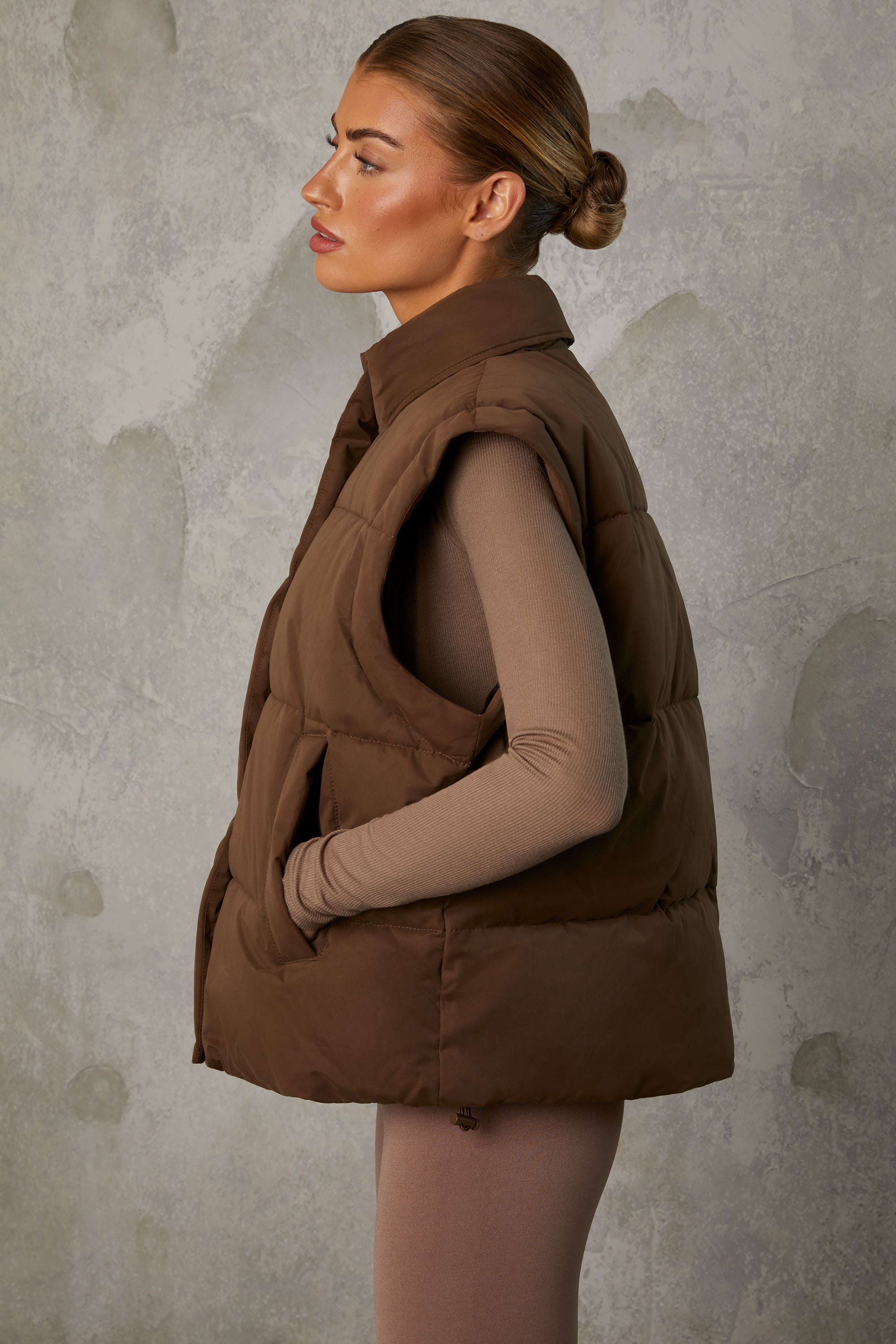 Cropped Puffer Jacket with Detachable Sleeves in Cocoa Brown、mySite、solidvoid