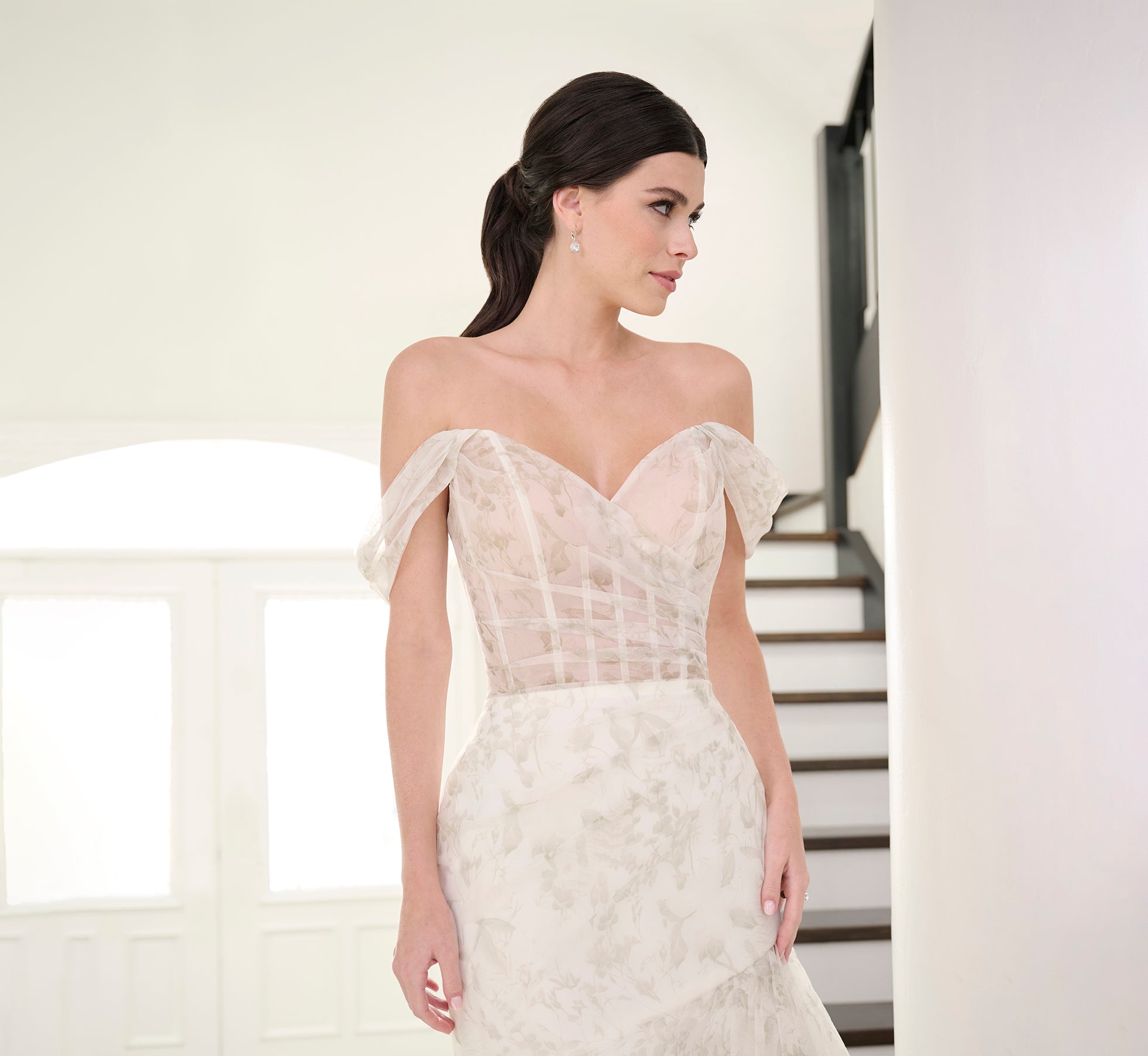 Watercolor Printed Organza Gown In Green Multi、mySite、solidvoid