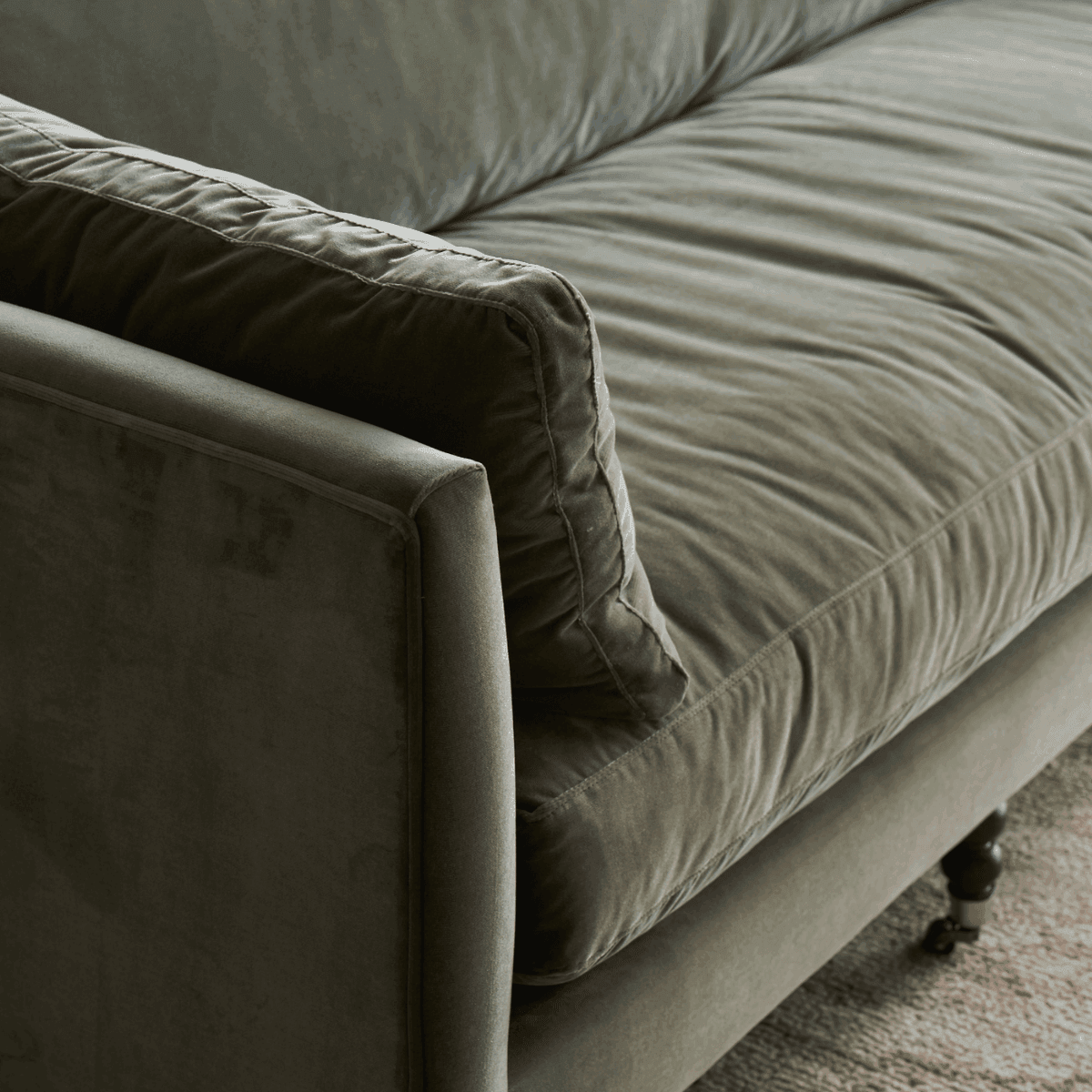 Madeline Sofa (71-100)、mySite、neckold