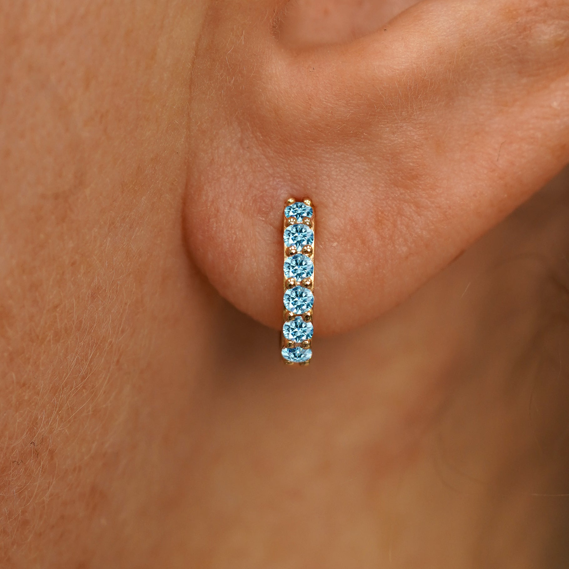 Light Blue Lab Diamond Huggie Hoop、mySite、hinf8tx79