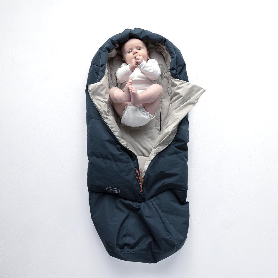  Voksi Adventure Footmuff - Poppy Blue - Seashell Sand、mySite、merchandisen