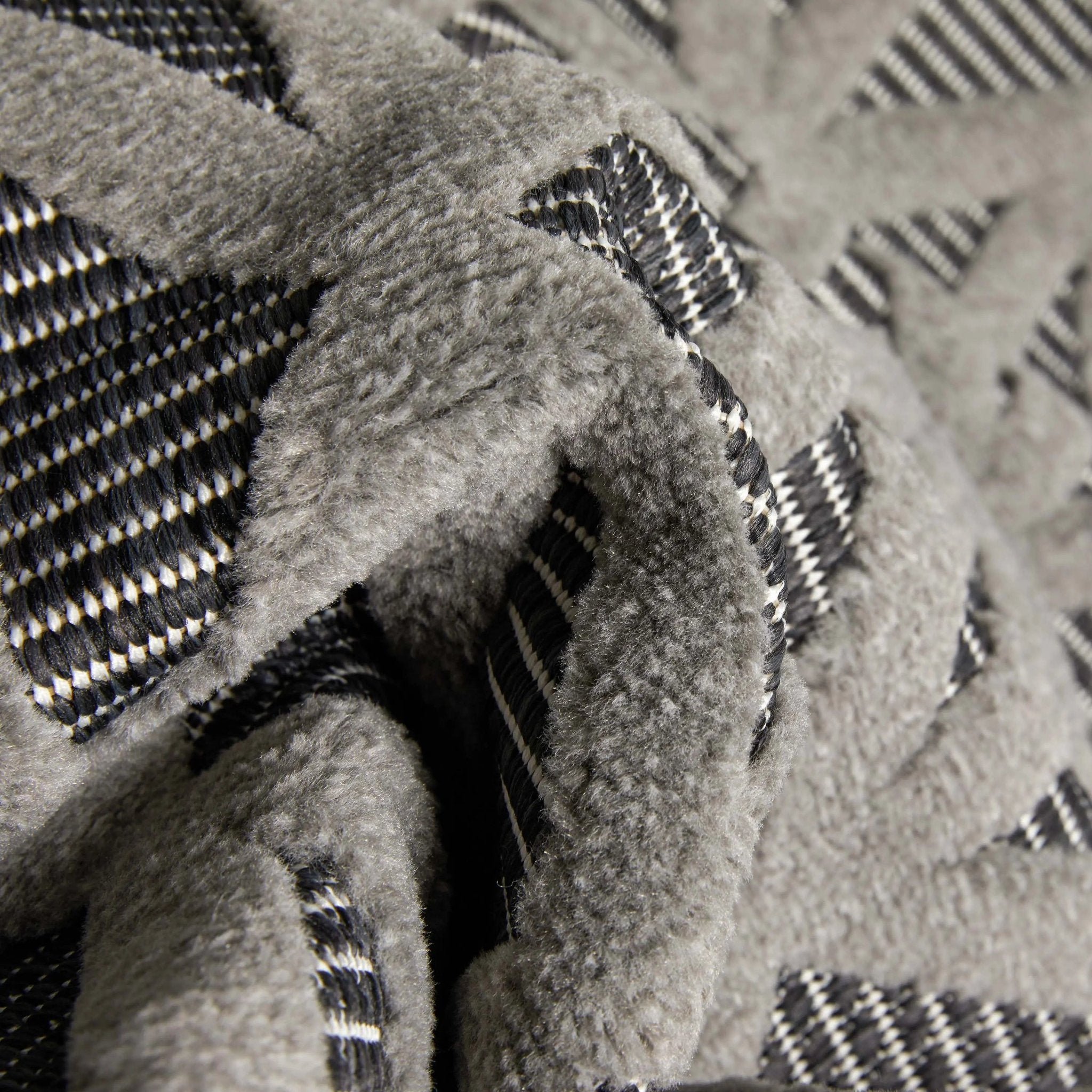 Ciel Modern Geometric Indoor/Outdoor Grey High-Low Rug、mySite、gigharbornorthrealestate