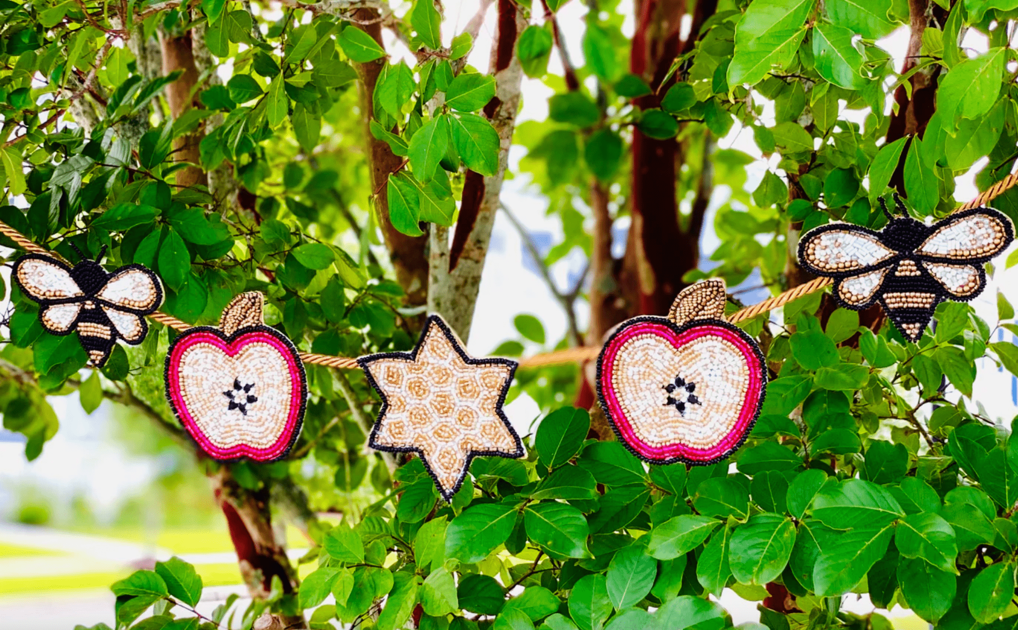 Devra Apple and Honey Beaded Garland、mySite、topwebapps