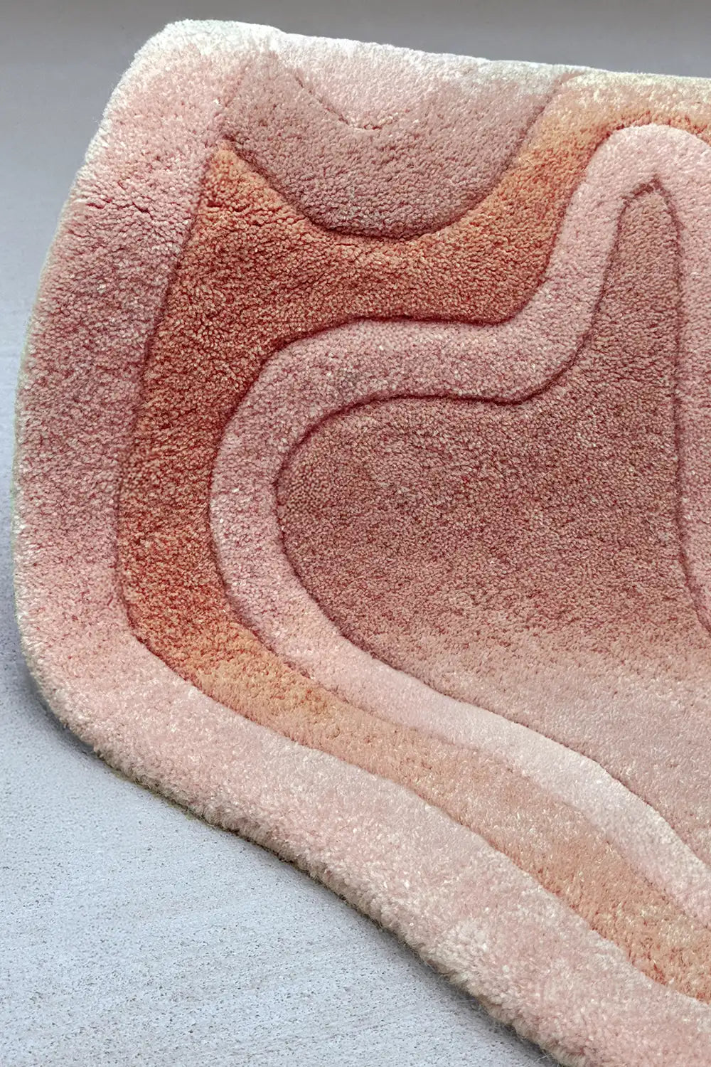 Rolling Tides Organic Shaped Hand Tufted Wool Rug、mySite、gigharbornorthrealestate