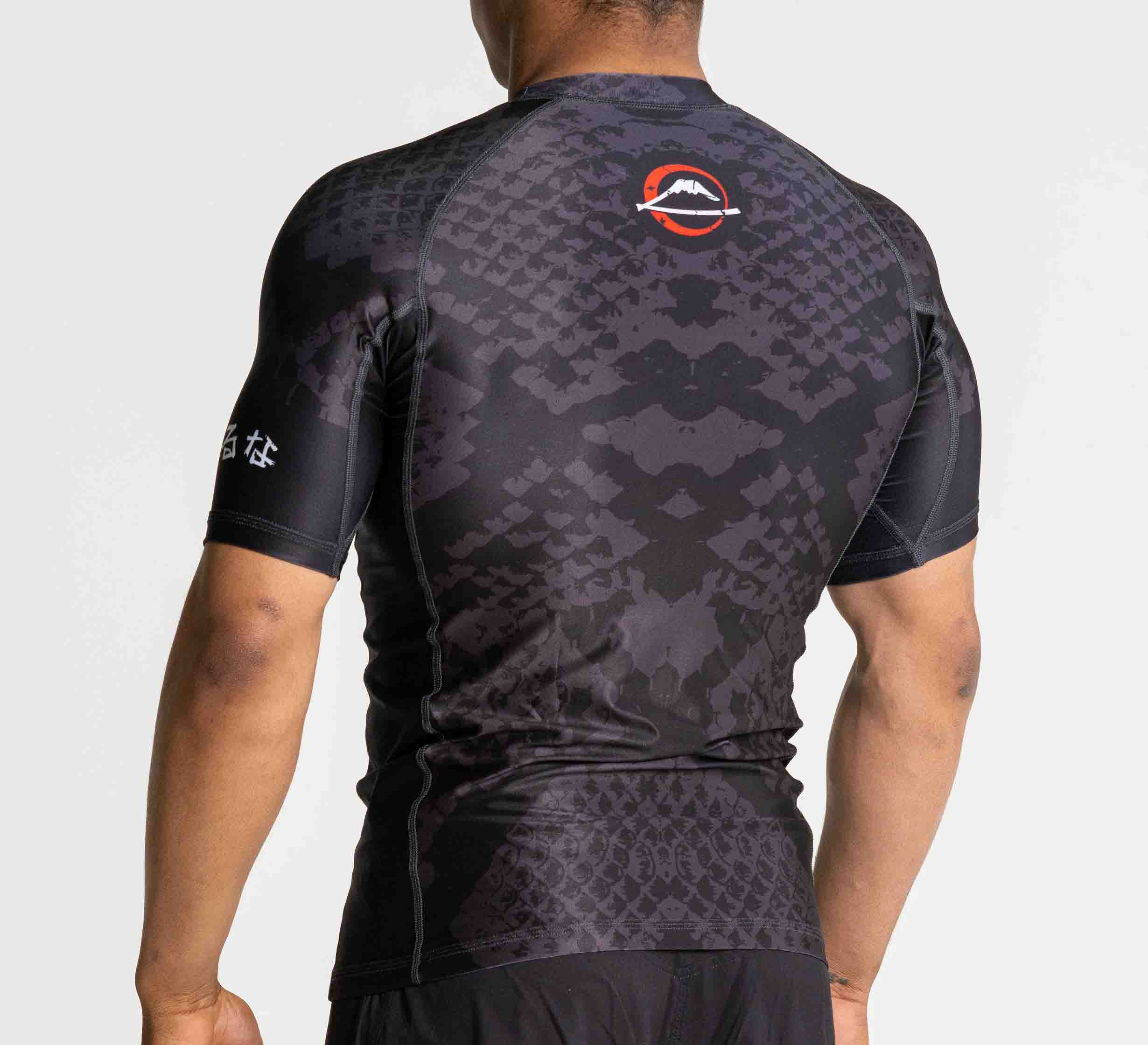 Oni vs. Anaconda Short Sleeve Rashguard Black、mySite、gigharbornorthrealestate