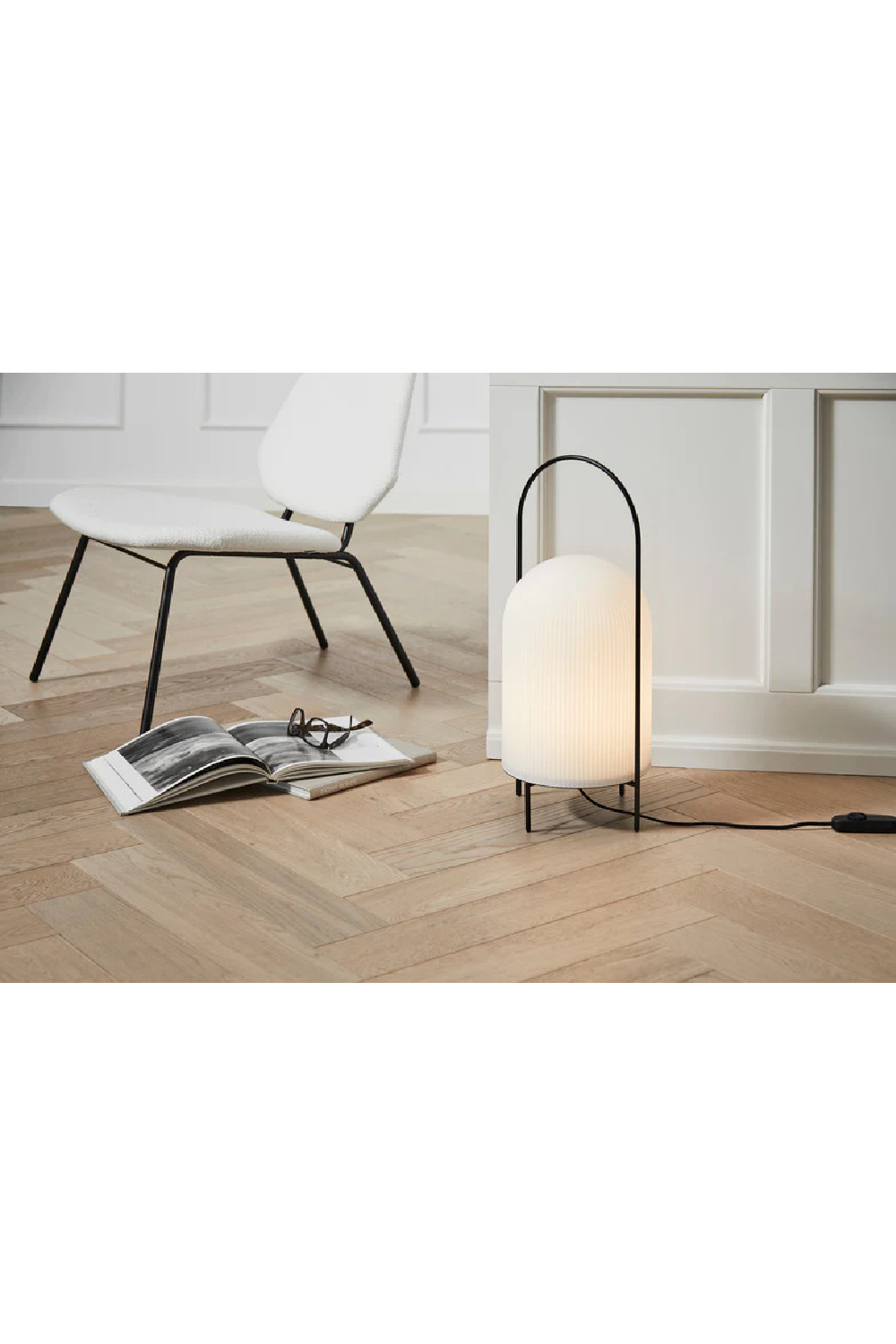 White Glass Contemporary Floor Lamp | WOUD Ghost、mySite、neckold