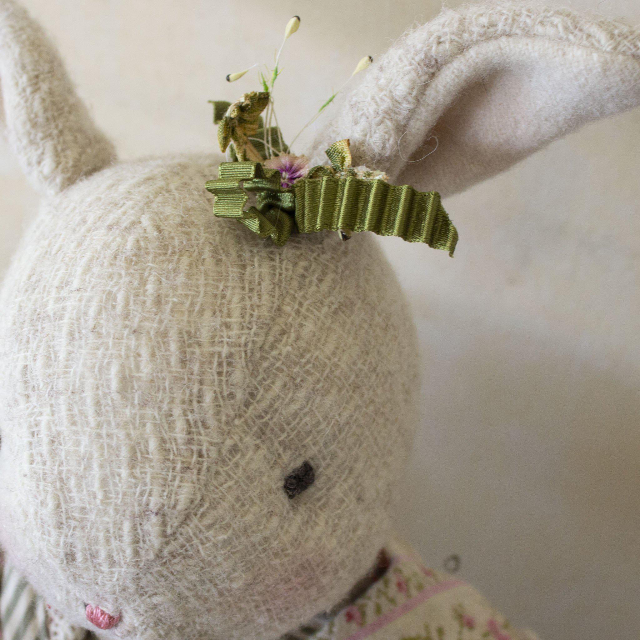 RETIRED - Hutch Studio - Rose Trellis - One Of A Kind Bunny、mySite、g9winljtr