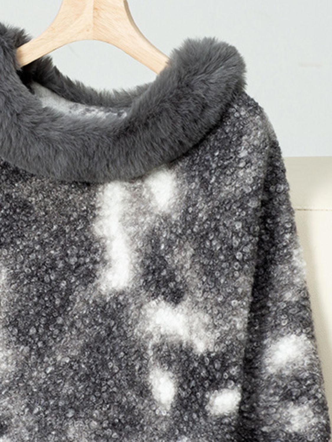  Furry Contrast Three-Quarter Poncho、mySite、justintrudeaud