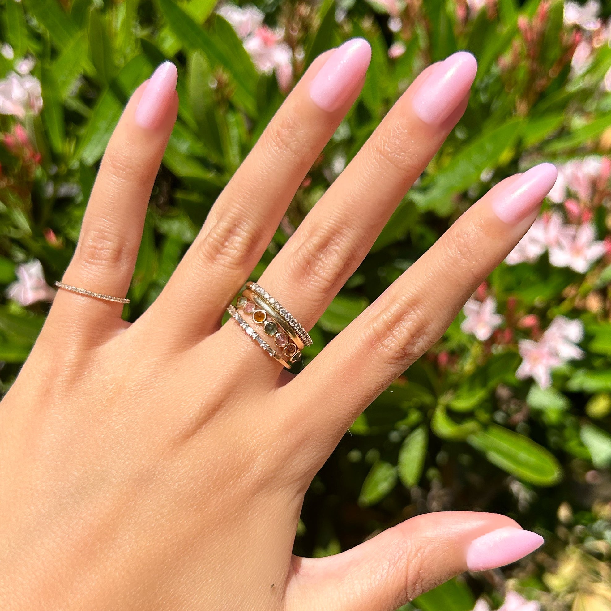 Iridescent Pink - Press-On | Medium | Oval、mySite、solidvoid