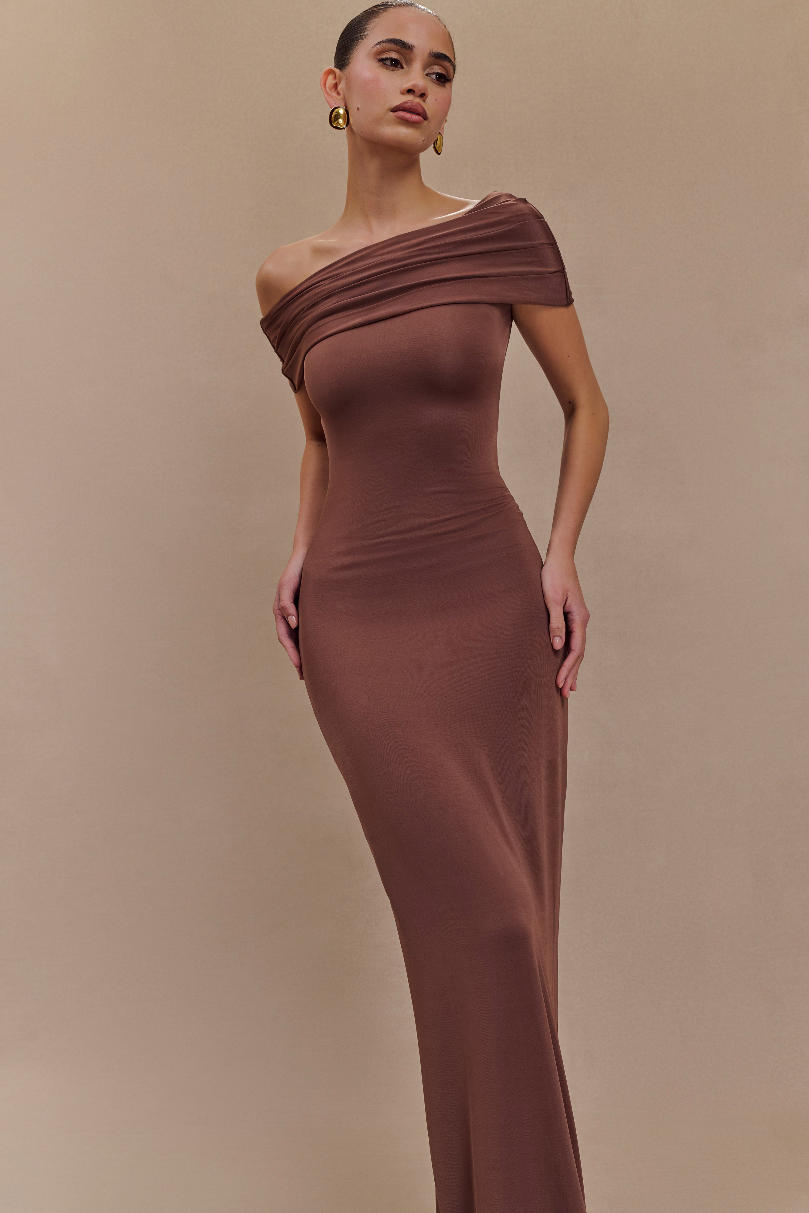 Cassandra Off Shoulder Slinky Maxi Dress - Chocolate、mySite、solidvoid