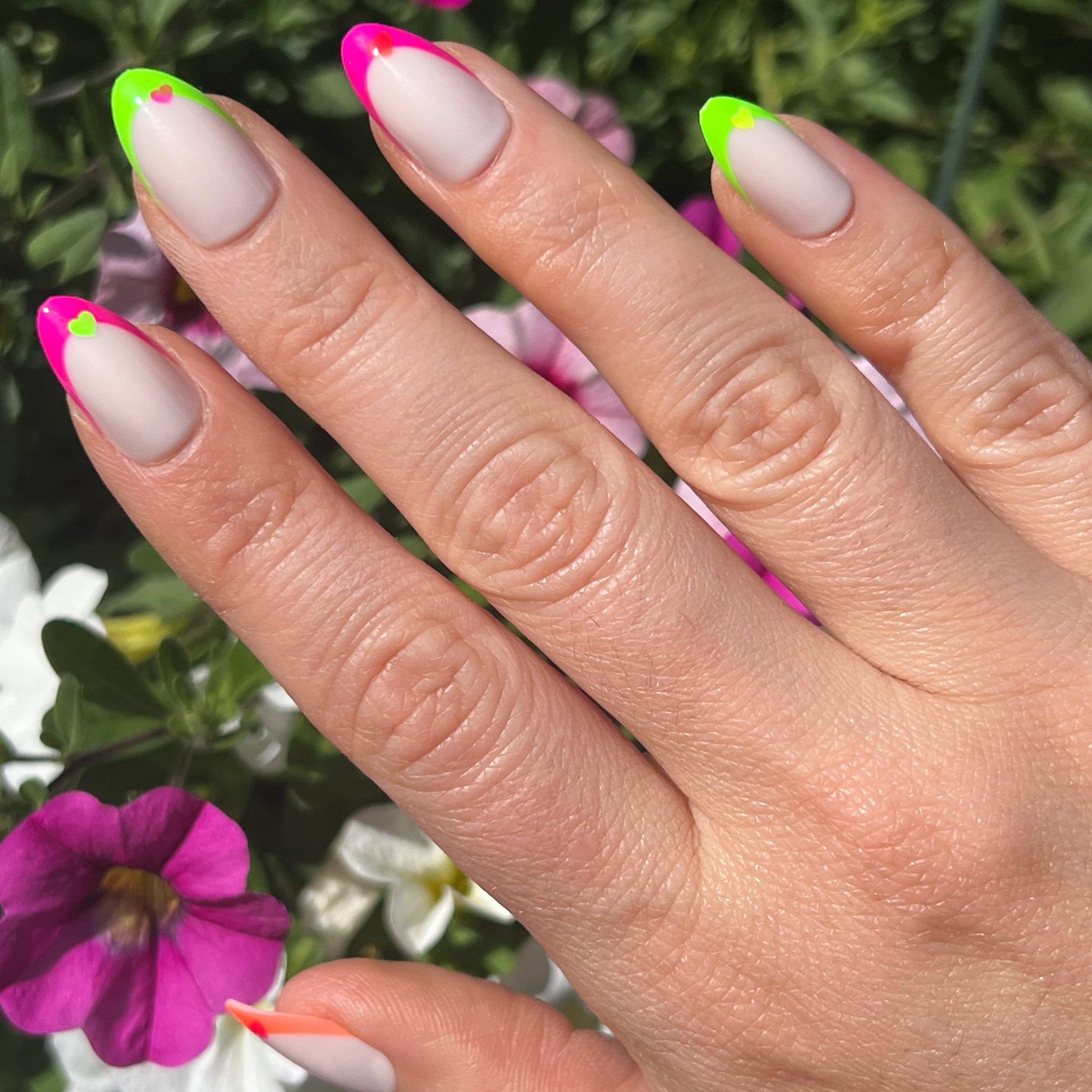 Neon Heart French | Almond | Medium、mySite、solidvoid