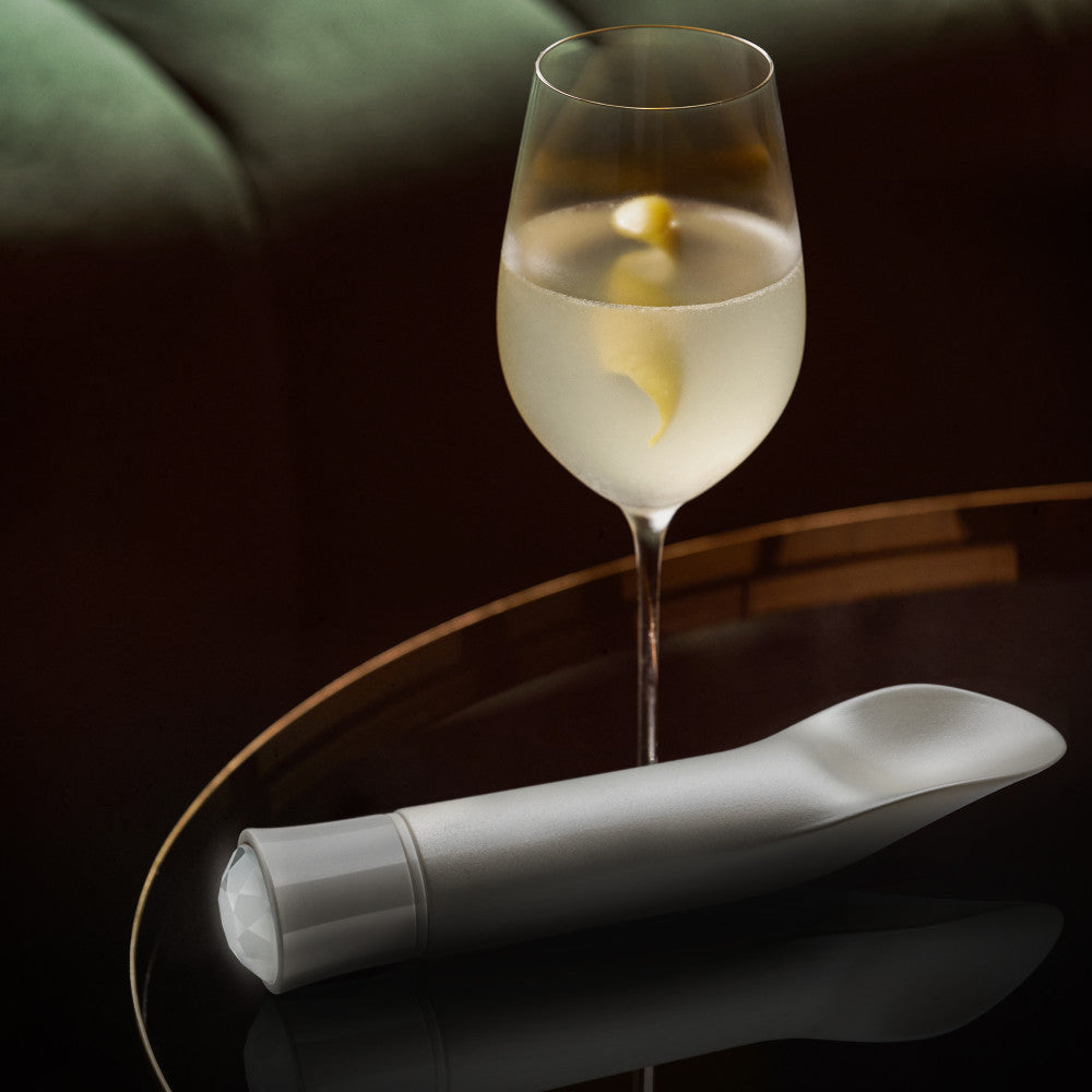 Oh My Gem By Blush® | Bold: 6.5 Inch Warming Clitoral Vibrator in Diamond with Powerful RumboTech™ Technology、mySite、bottomscart