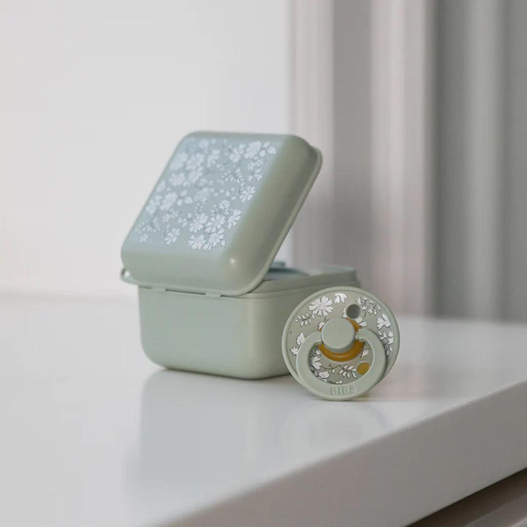  BIBS X LIBERTY Pacifier Box - Sage - Eloise、mySite、merchandisen