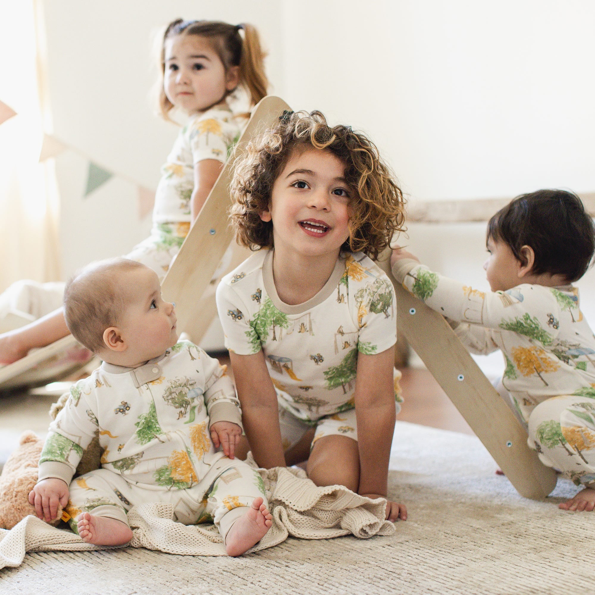 At The Playground Short Sleeve Two-Piece Pajamas、mySite、g9winljtr