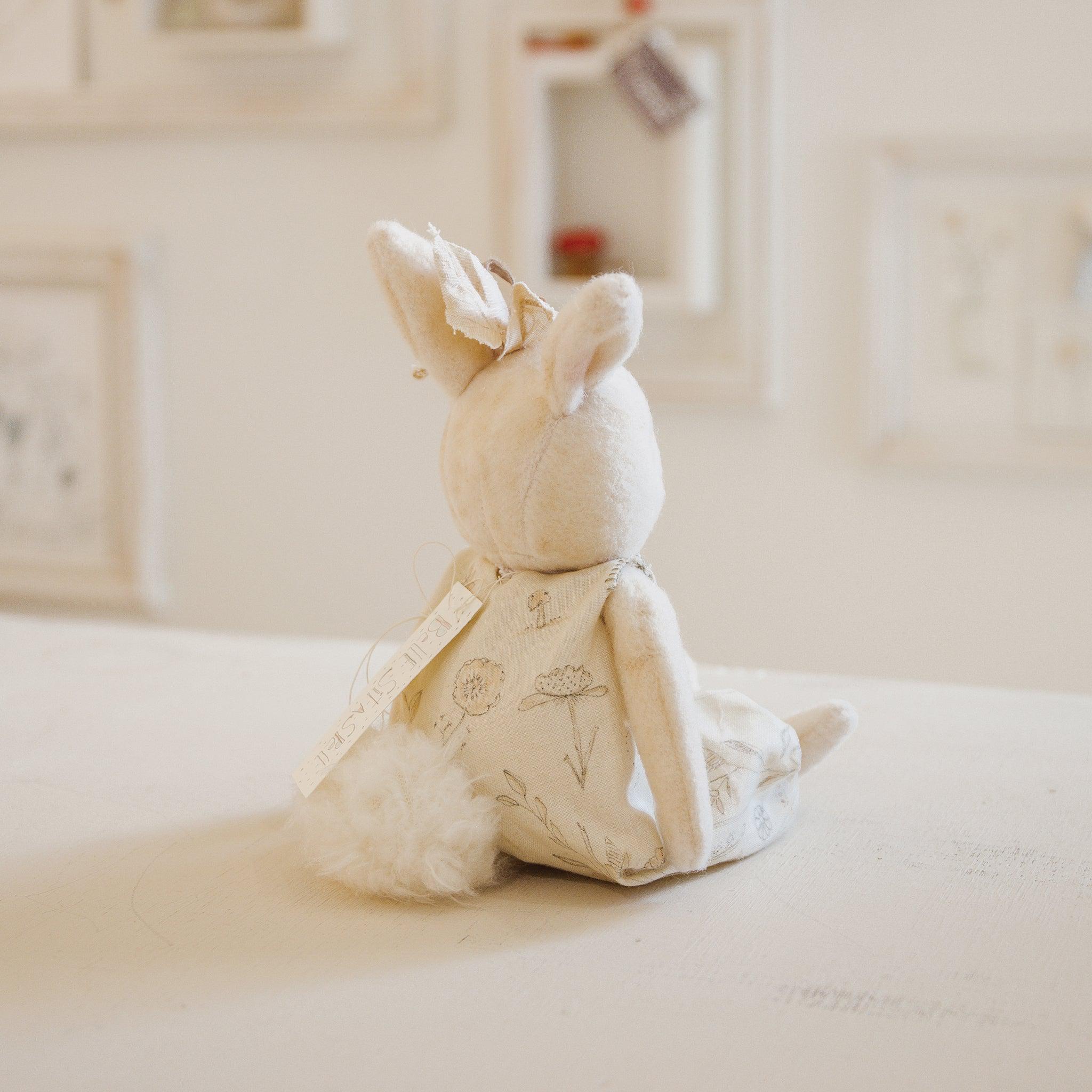 RETIRED - Hutch Studio Original - Belle Sit-a-Spell - Hand-Crafted Cotton & Wool Bunny、mySite、g9winljtr