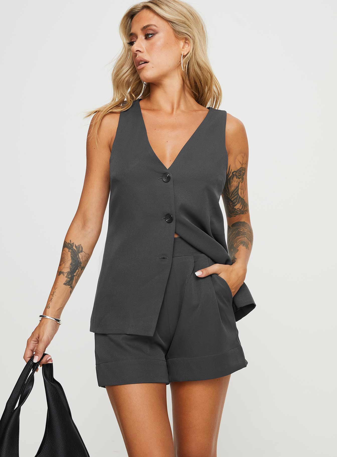 Lesky Set Grey Petite、mySite、solidvoid