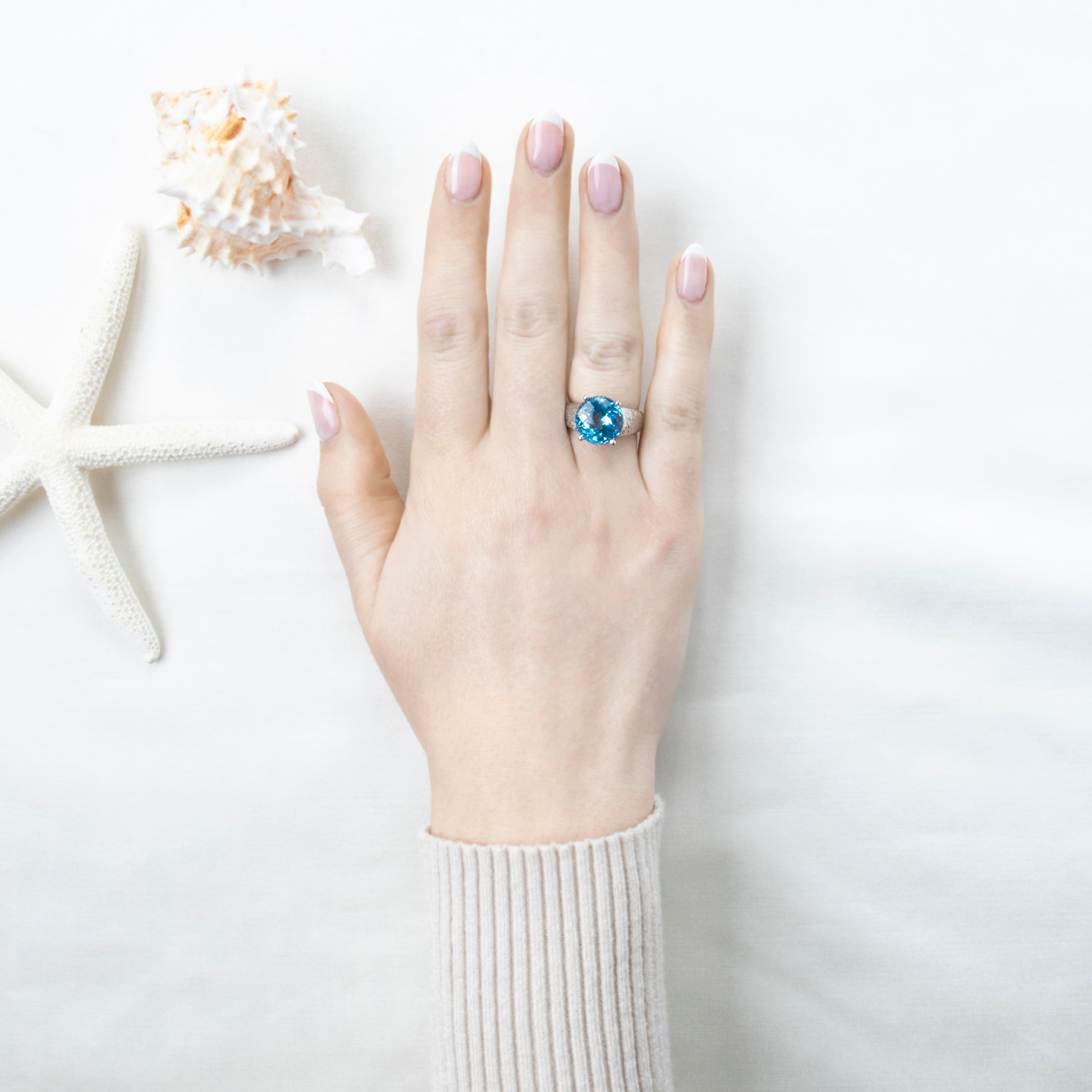 Vintage 14k White Gold 8ct Blue Topaz Textured Shoulders Bold Ring 7.00、mySite、hinf8tx79