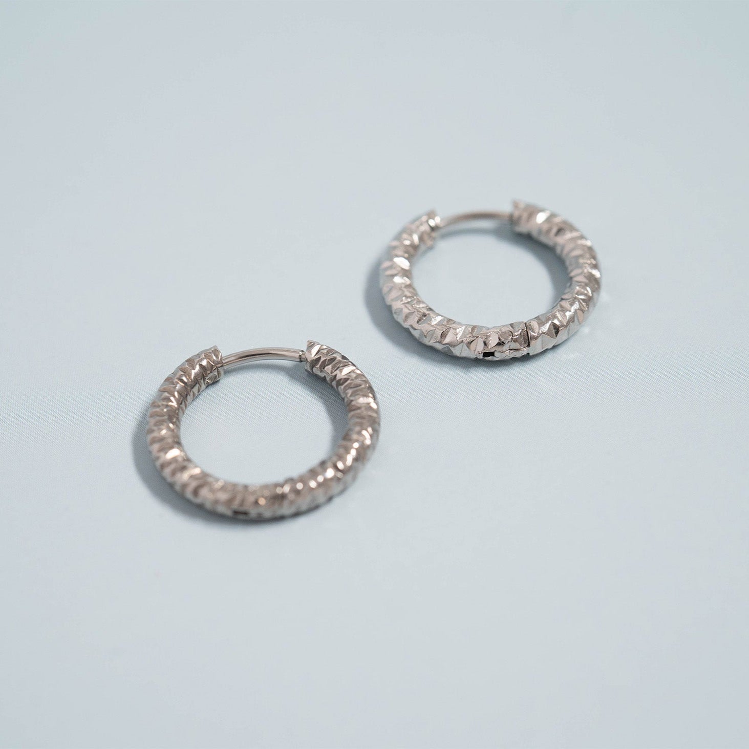 18K Gold PVD Stainless Steel Textured Huggie Hoop Earrings / ERJ0012、mySite、dreamappss