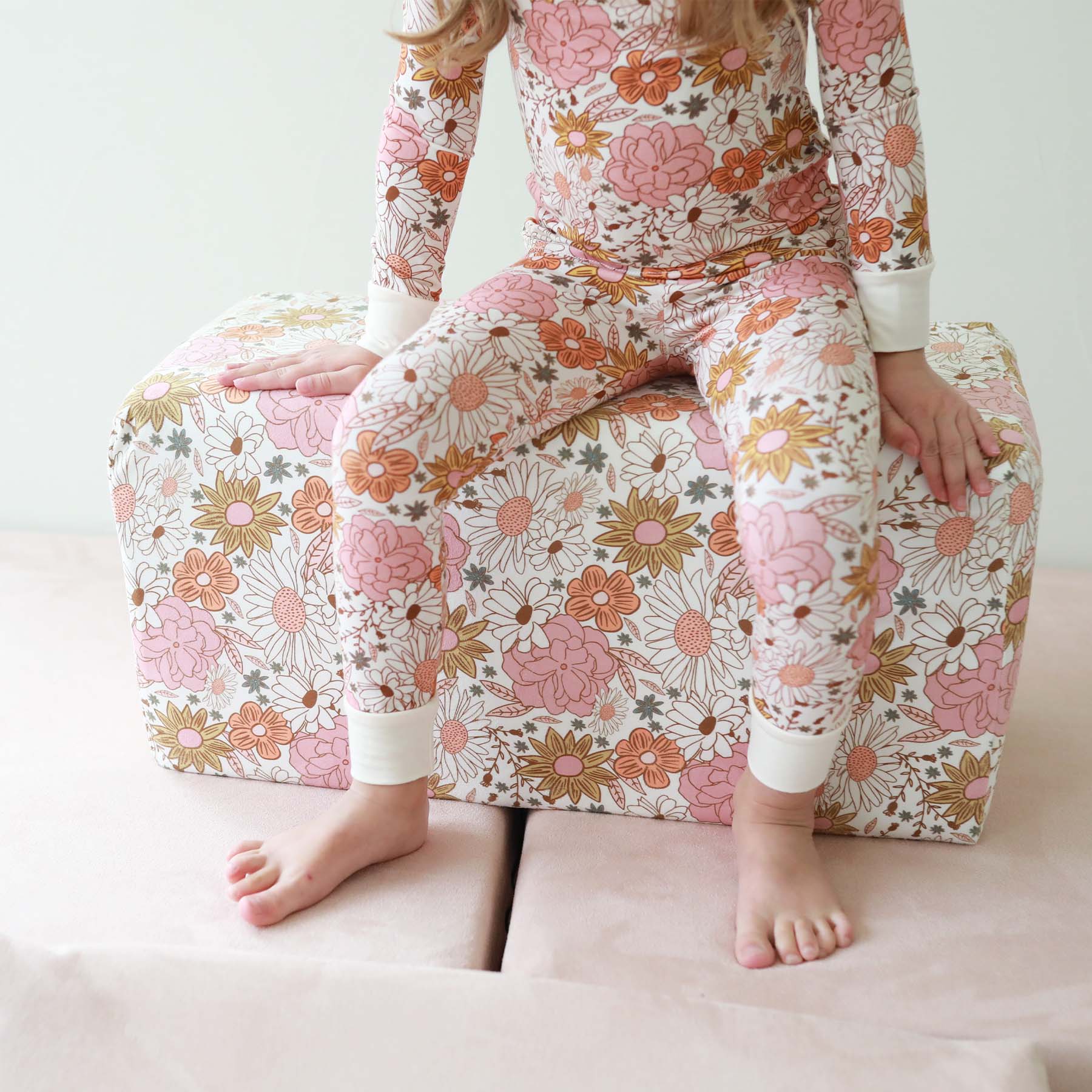  The Figgy Play Couch (7 pc) with Wedge X Caden Lane、mySite、layawaytickets