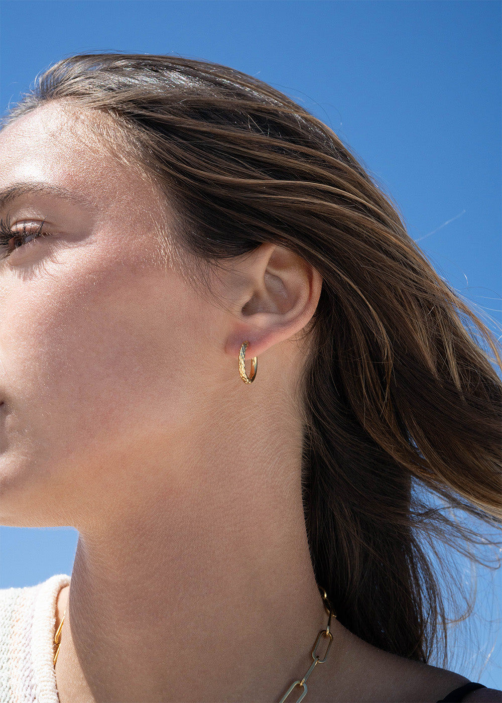 18K Gold PVD Stainless Steel Half Textured Huggie Hoop Earrings / ERJ0030、mySite、dreamappss