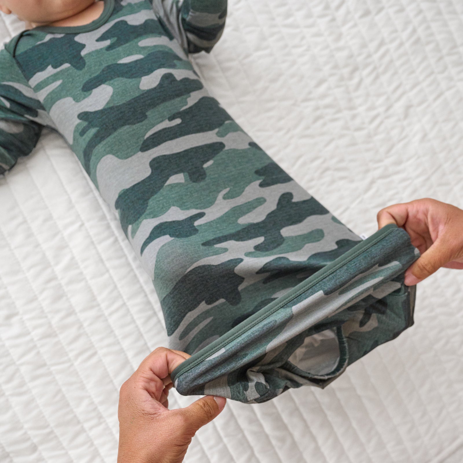 Vintage Camo Infant Gown、mySite、g9winljtr