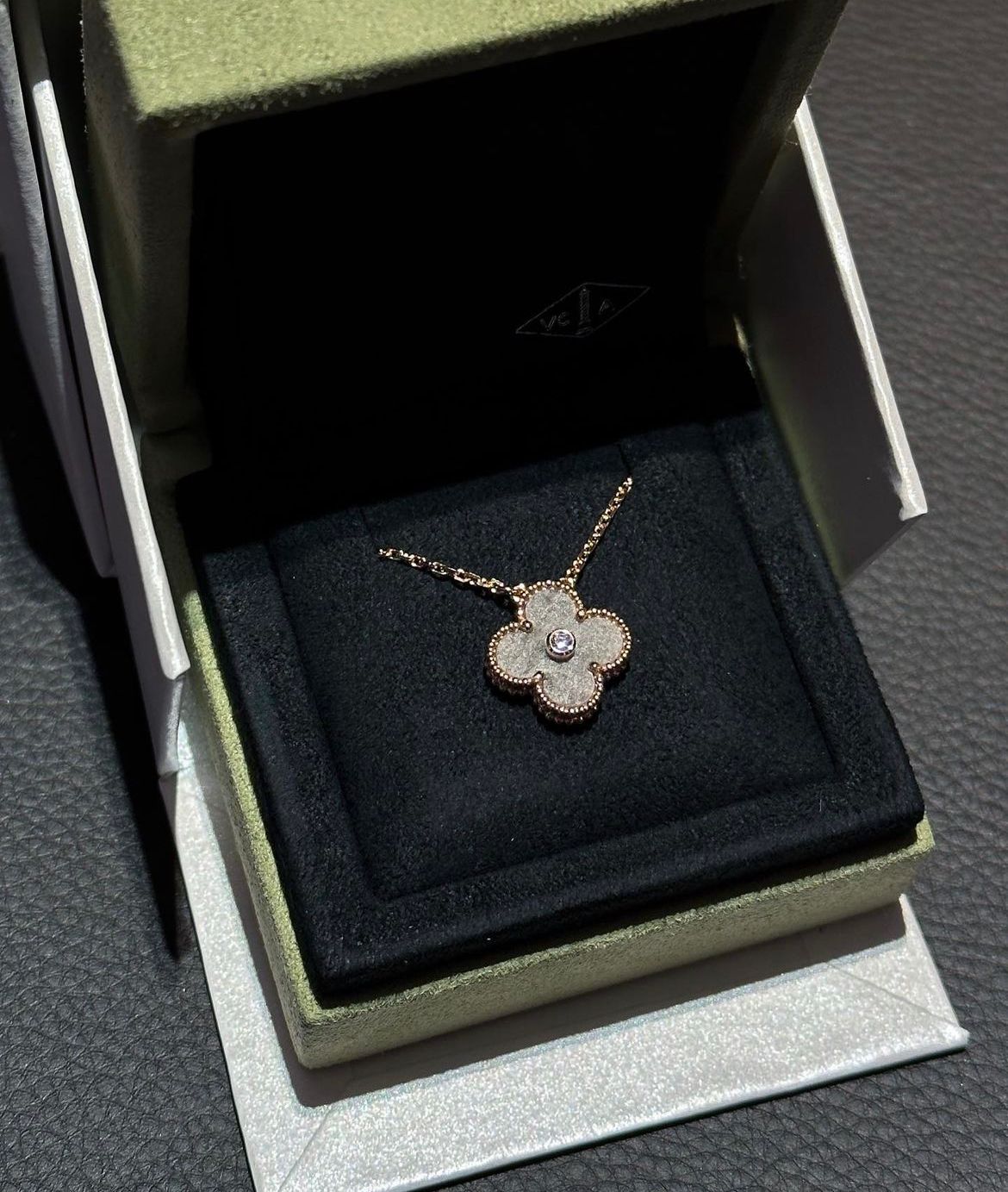 Van Cleef & Arpels Holiday 2023 Alhambra Silver Obsidian Rose Gold Pendant Necklace、mySite、garminoutage.com
