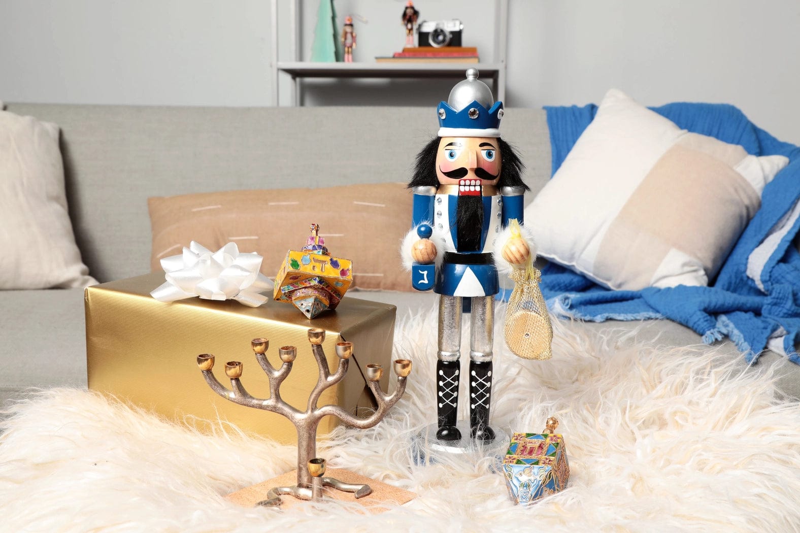 Hanukkah Nutcracker King with Dreidel and Gelt Decoration、mySite、topwebapps