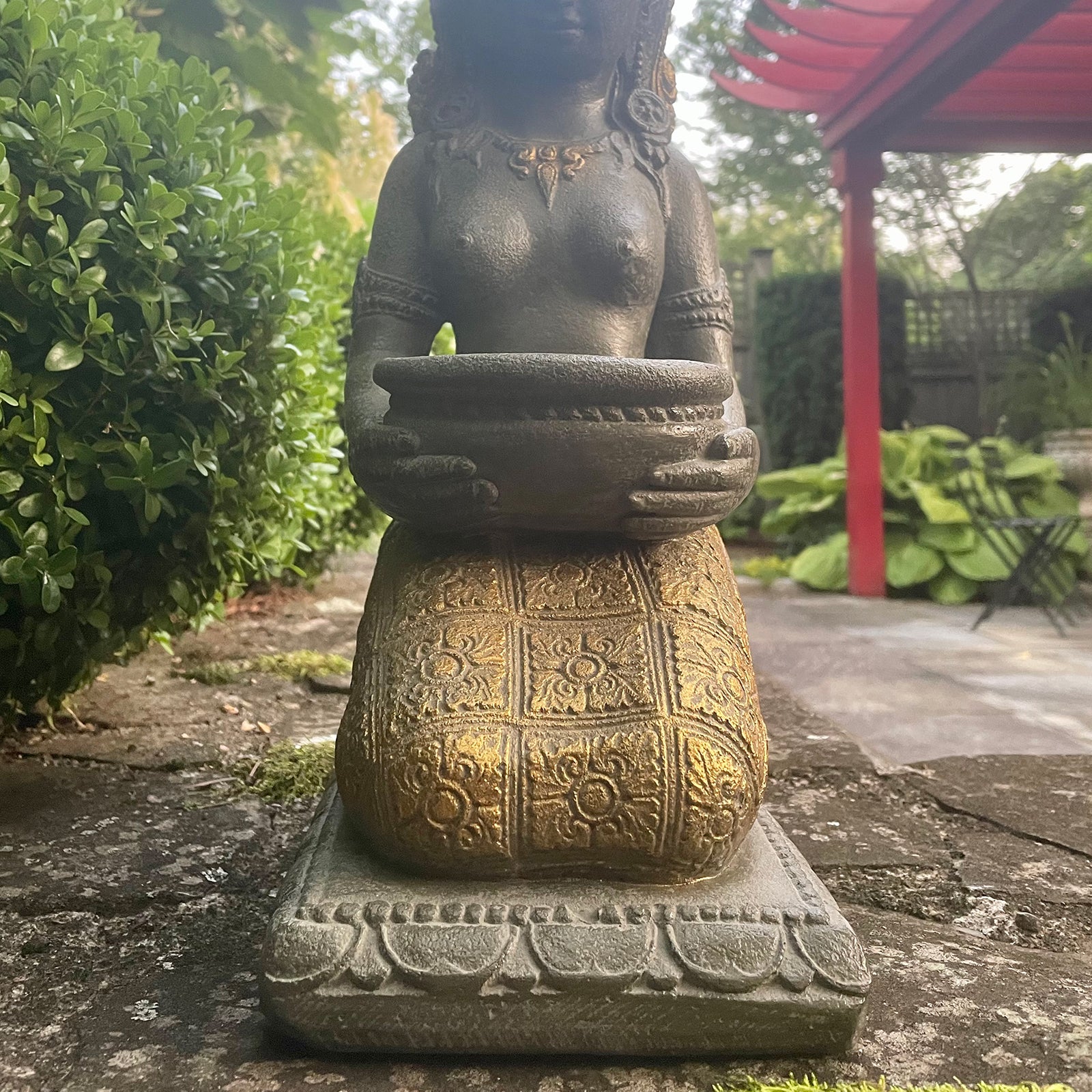 Kneeling Tara Garden Statue、mySite、topwebapps