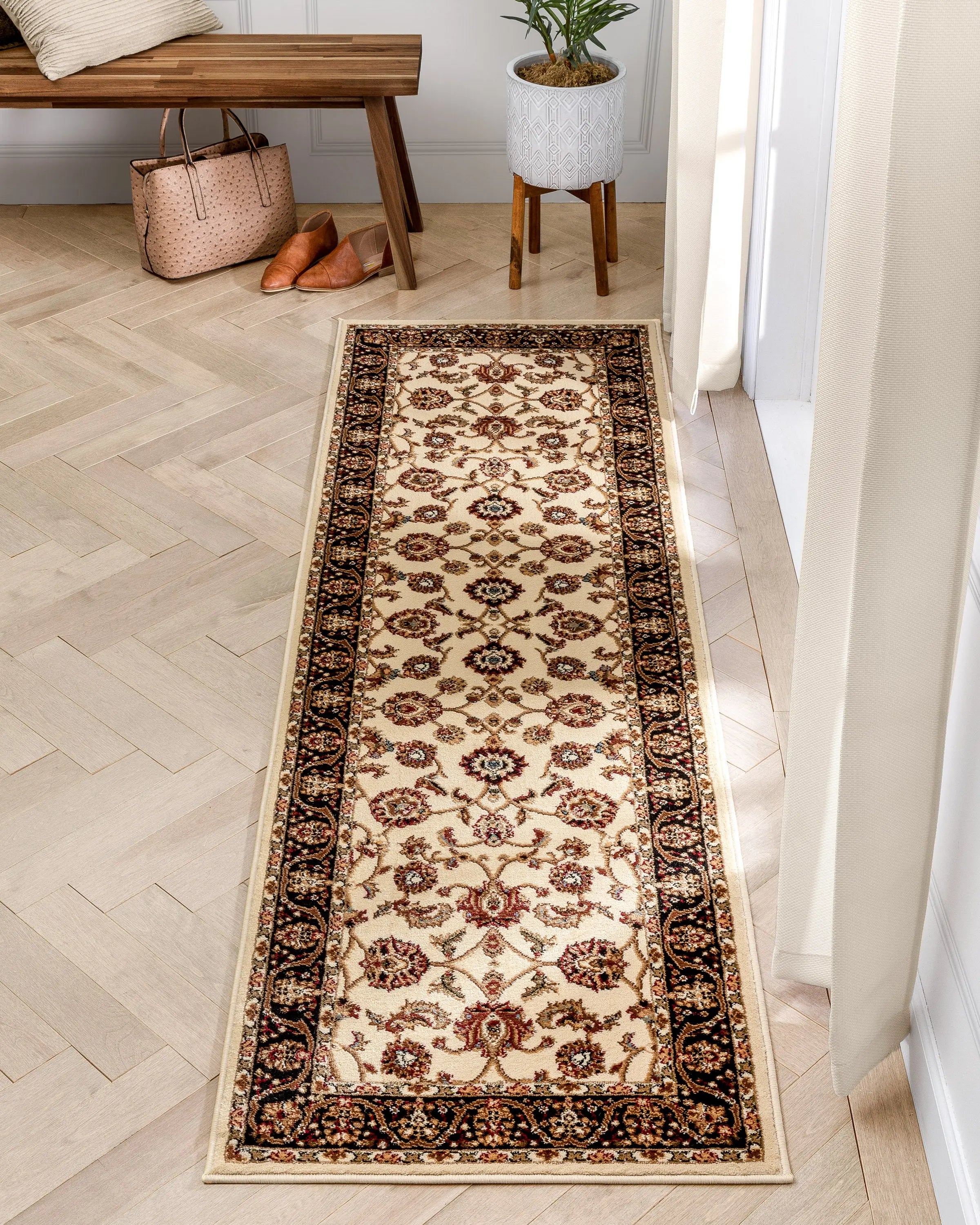 Sarouk Ivory Traditional Rug、mySite、gigharbornorthrealestate