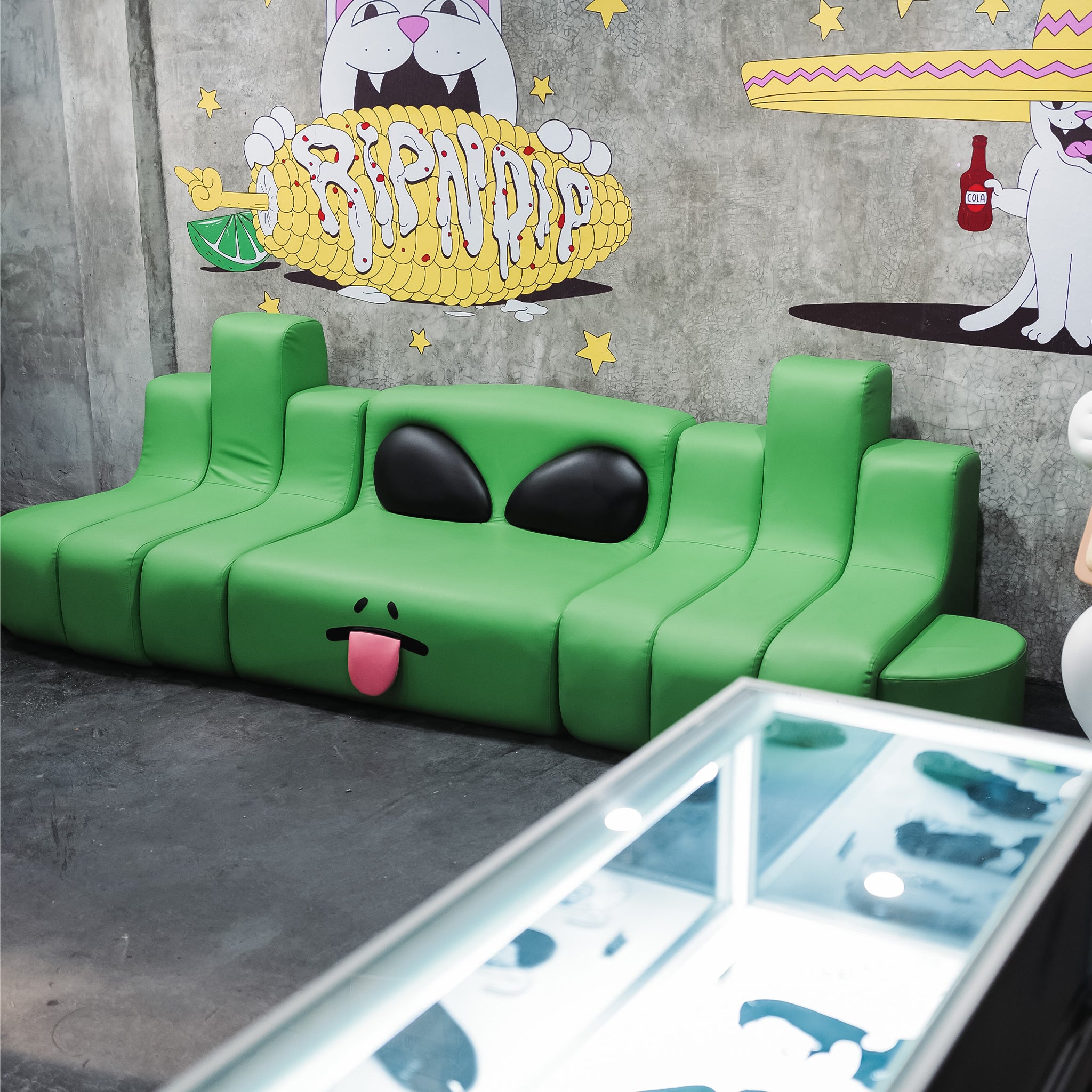  Alien Face Couch、mySite、merchandisen