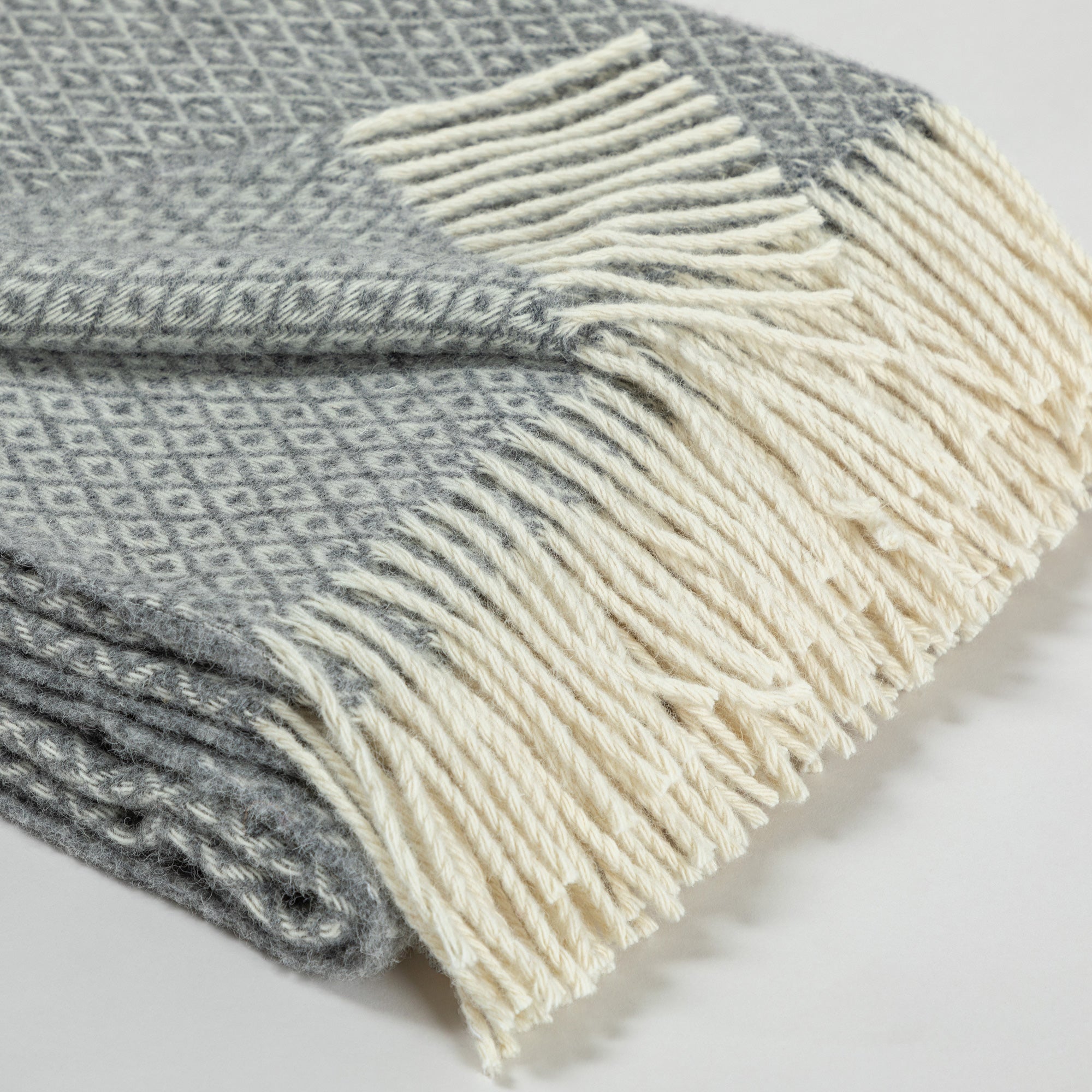 Ukrainian 100% Wool Fringed Throw Blanket、mySite、camillekostekn