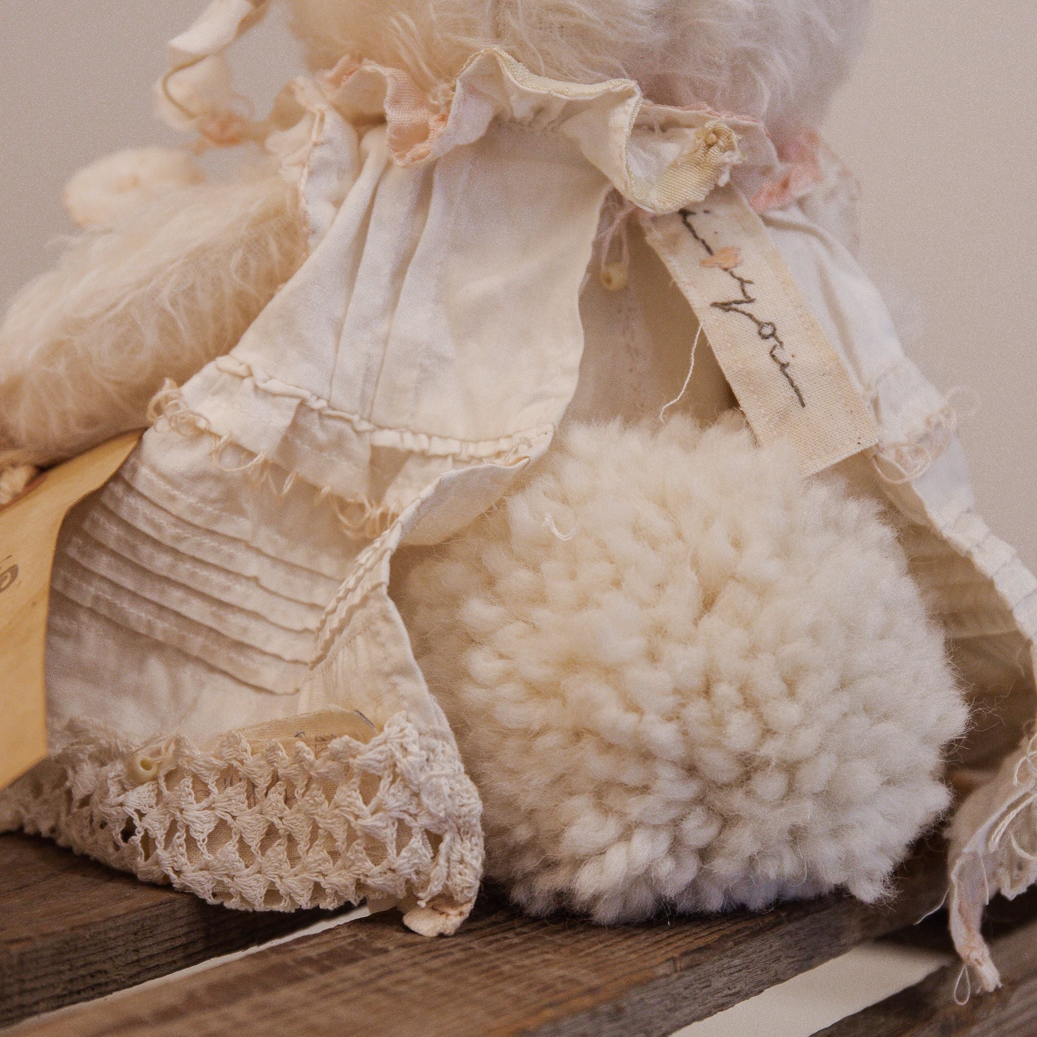 RETIRED - Hutch Studio - Miss Lovey Love Note - Hand-Crafted Curly Mohair Cream Bunny、mySite、g9winljtr