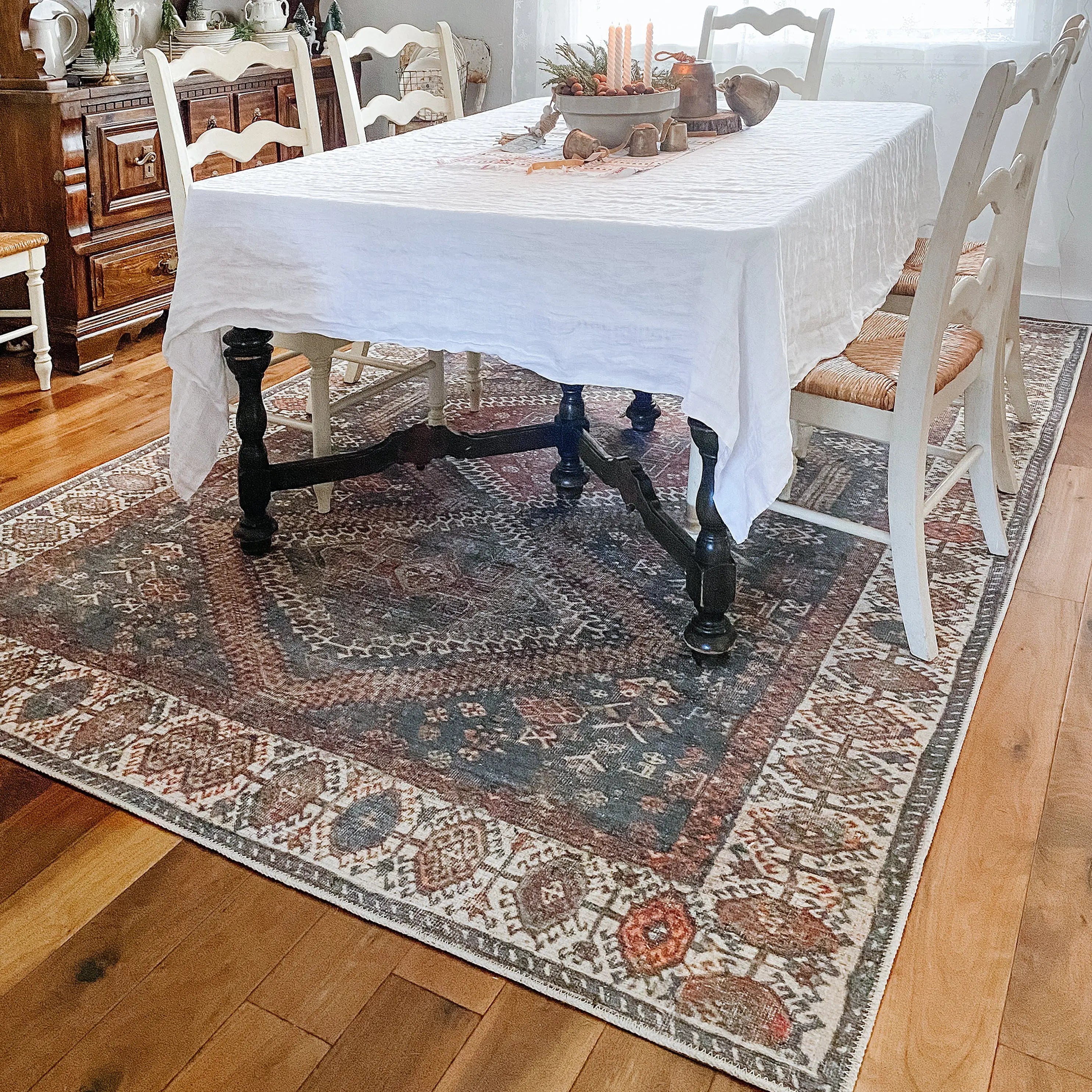 Ripon Machine Washable Vintage Medallion Botanical Border Blue Red Flat-Weave Distressed Rug、mySite、gigharbornorthrealestate