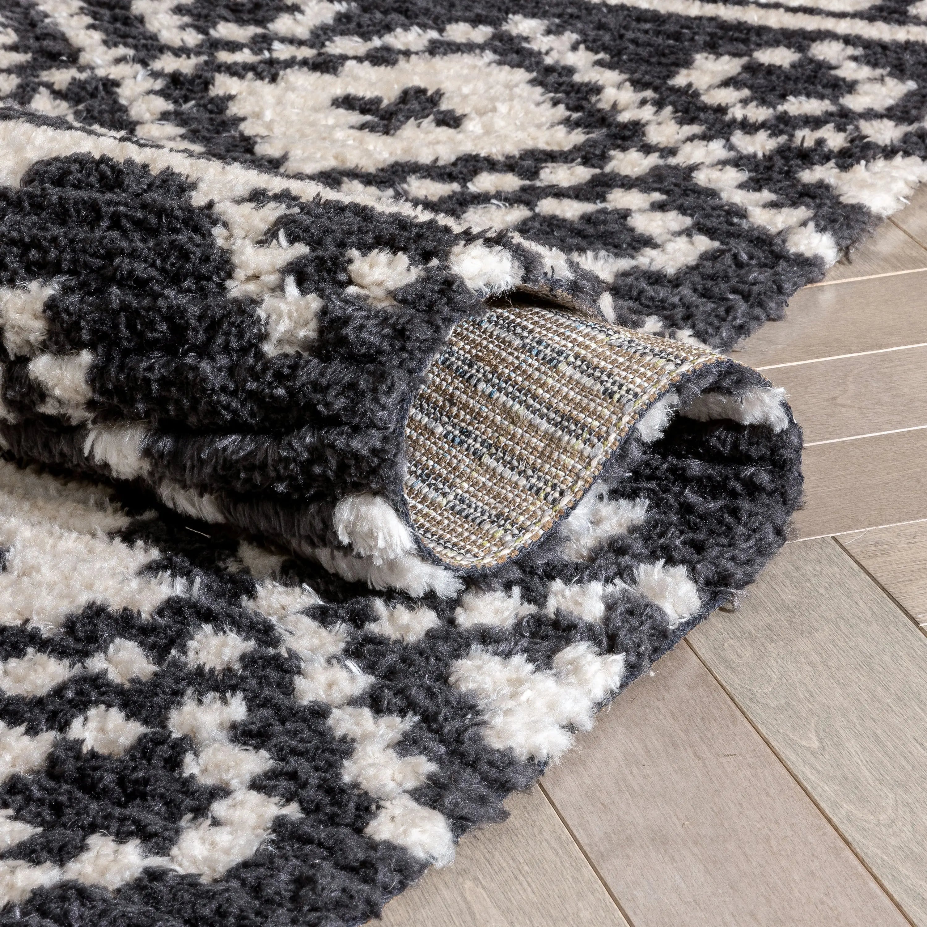 Nokomis Tribal Diamond Lattice Pattern Grey High-Low Textured Pile Rug、mySite、gigharbornorthrealestate