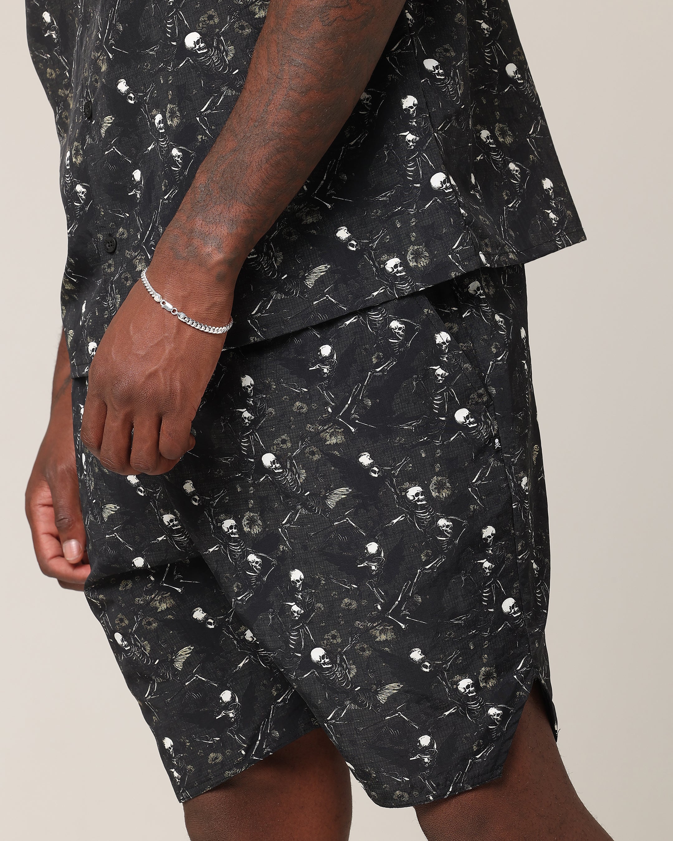 {product_title} - {shop_name}