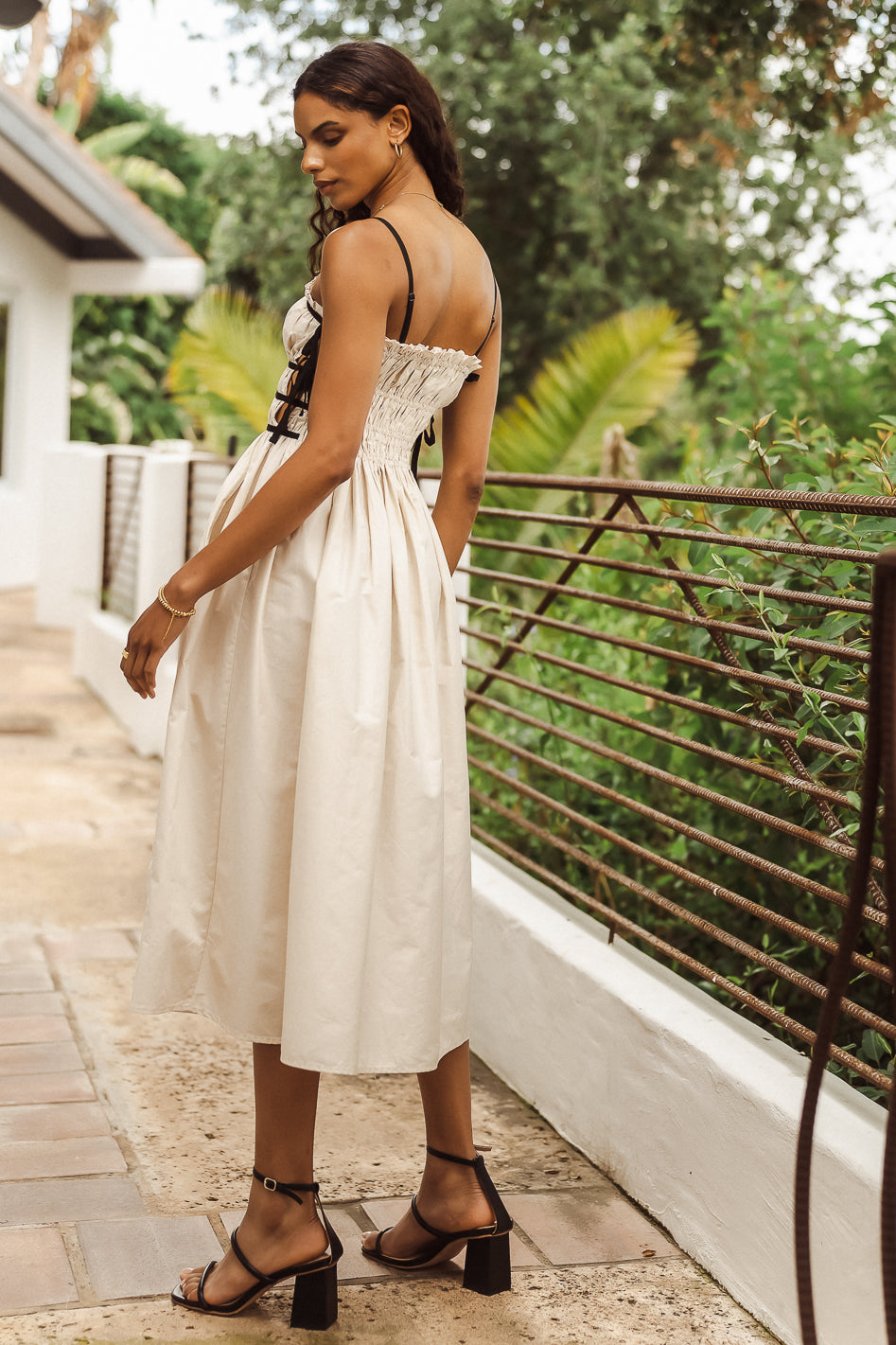 {product_title} - {shop_name}