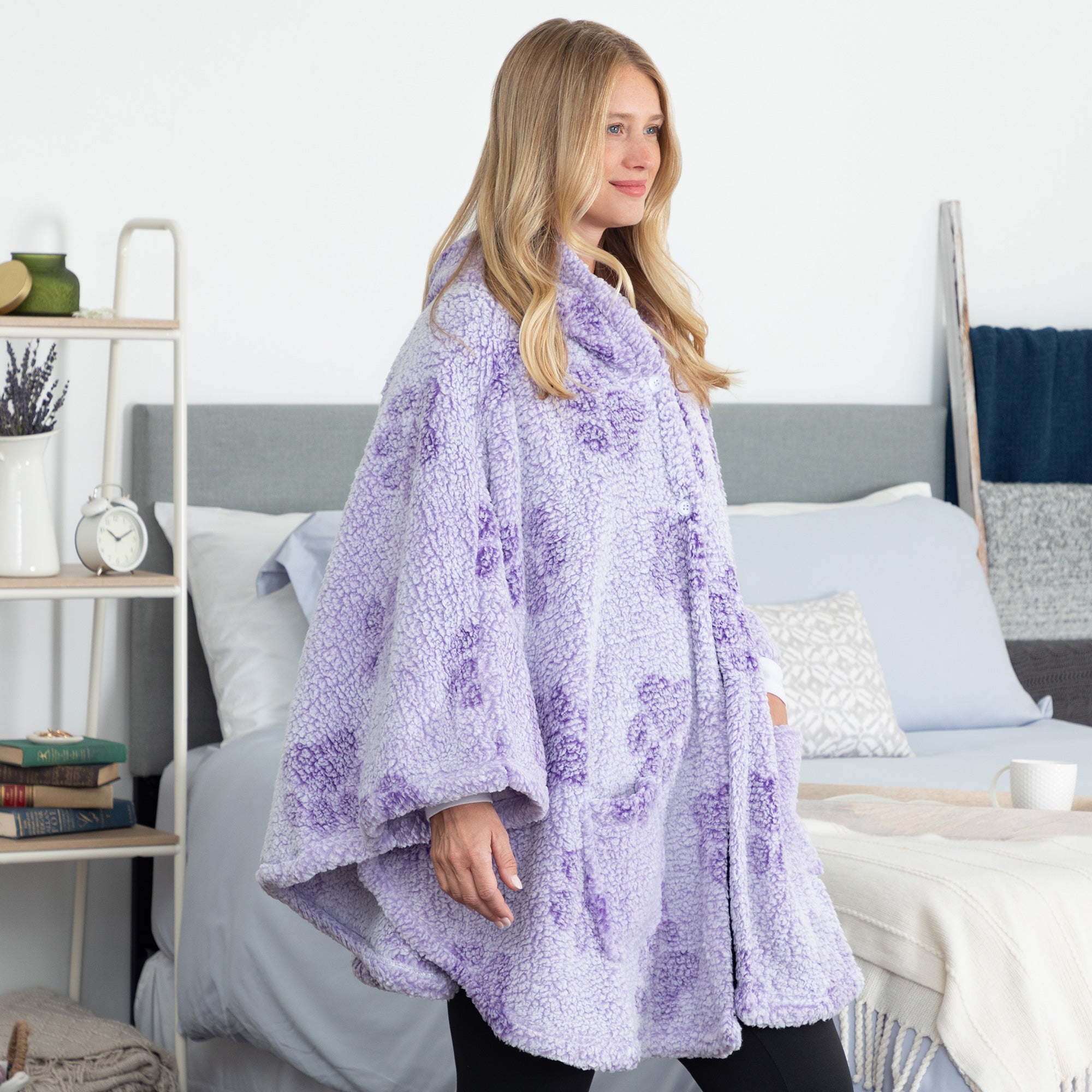 Cozy in Paws Plush Sherpa Fleece Hooded Cape with Pockets、mySite、camillekostekn