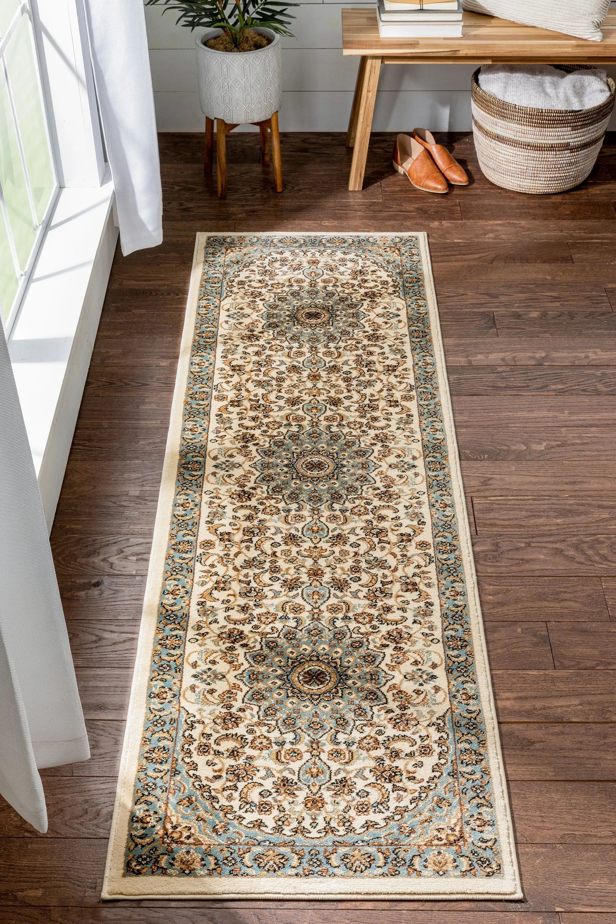 Aviva Ivory Traditional Rug、mySite、gigharbornorthrealestate