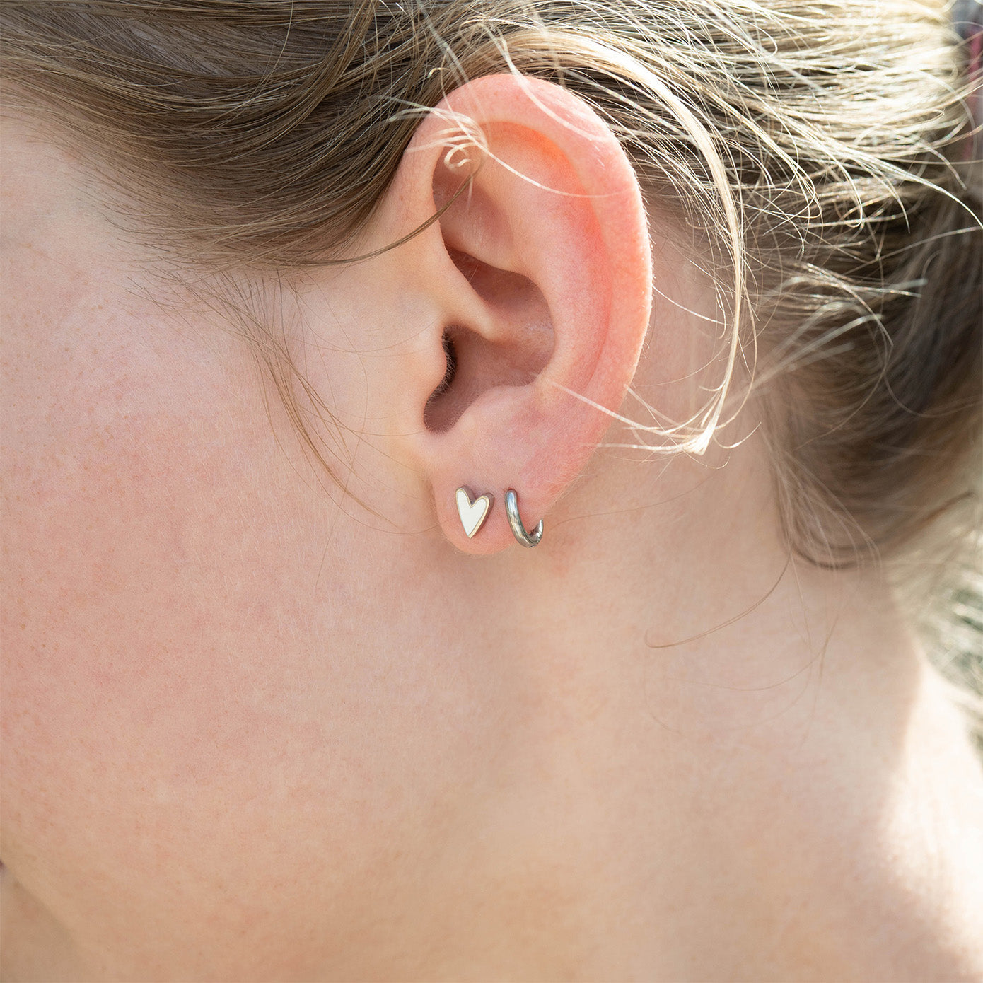 18K Gold PVD Stainless Steel White Enamel Heart Studs / ERJ0081、mySite、dreamappss