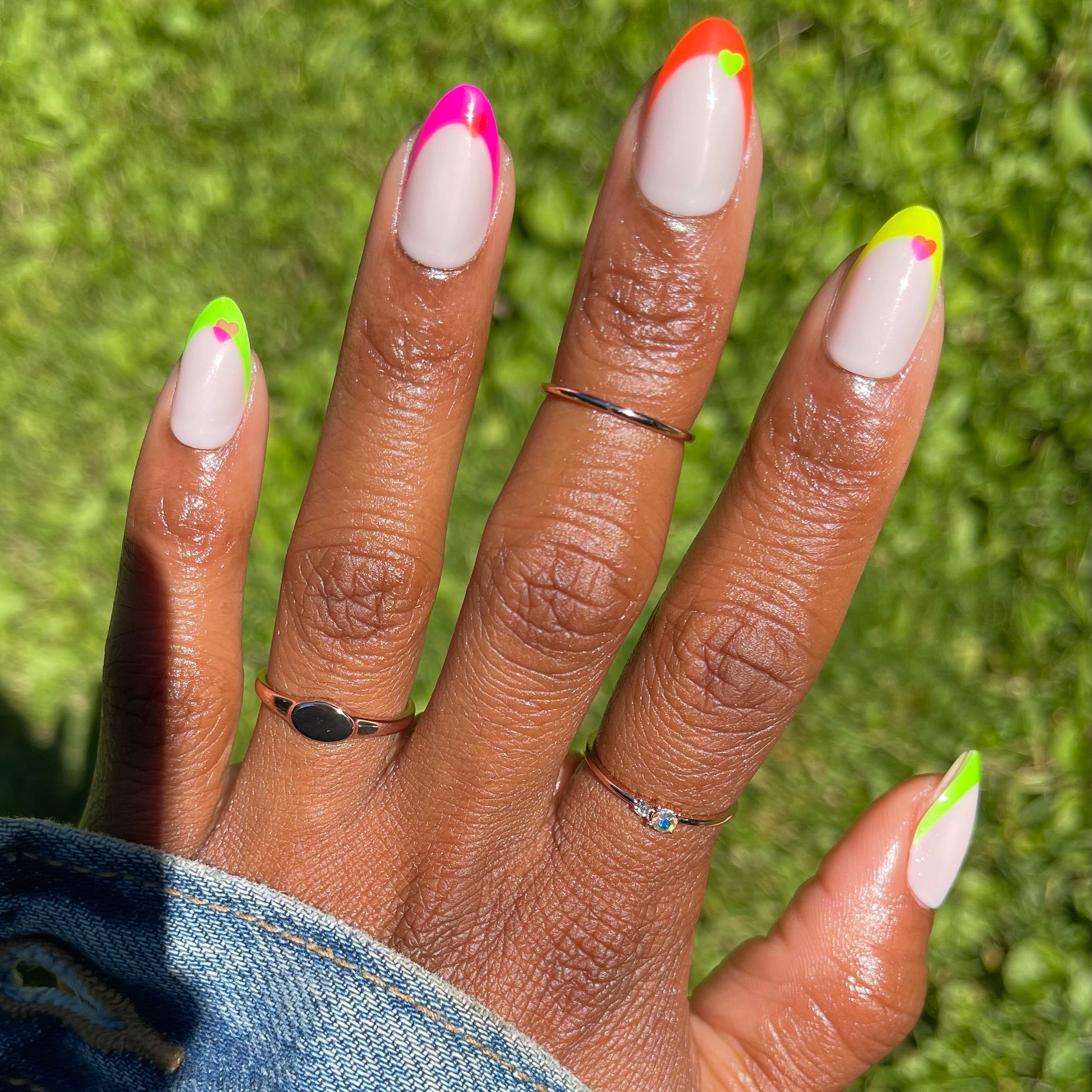 Neon Heart French | Almond | Medium、mySite、solidvoid