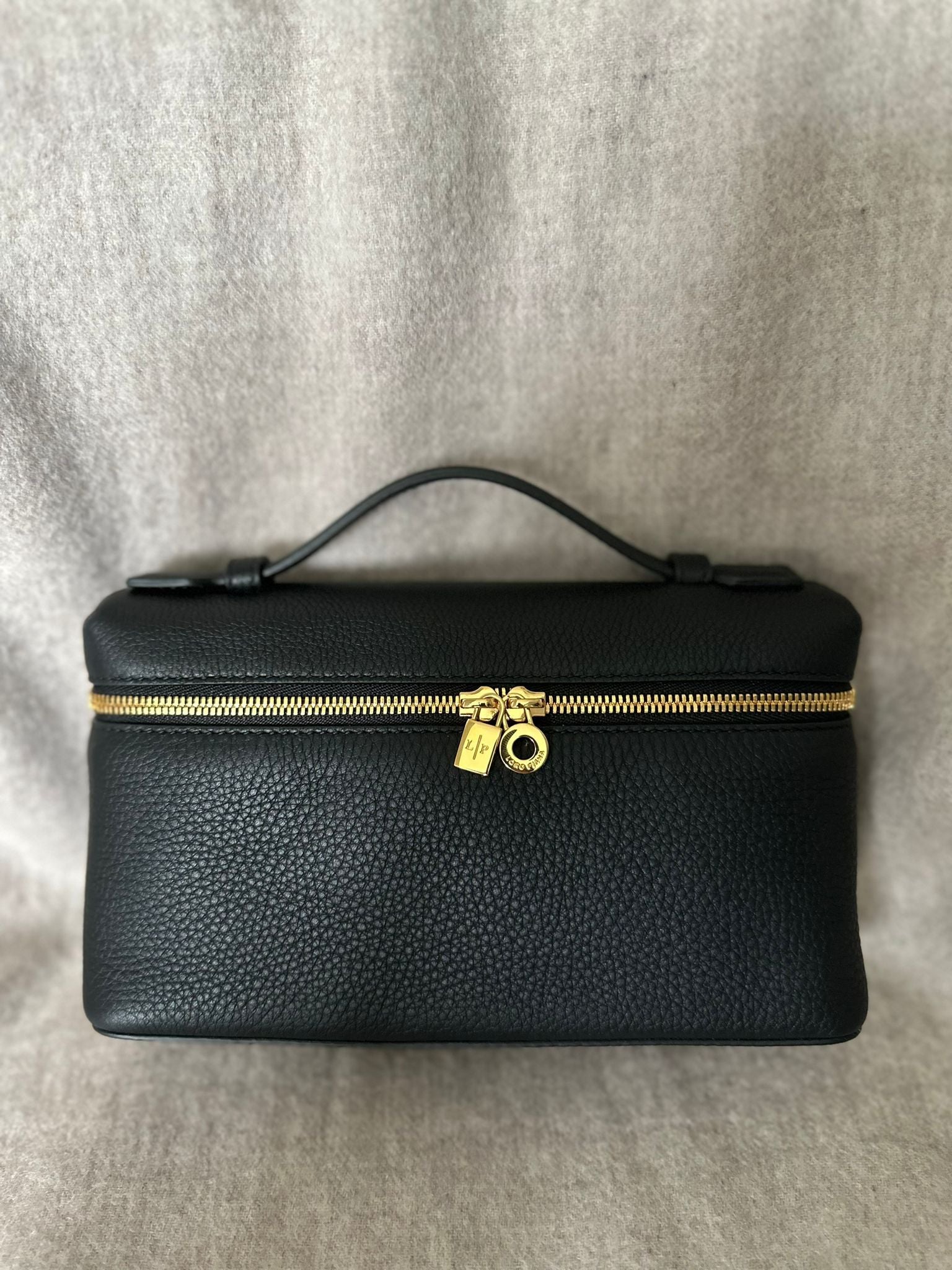 Loro Piana Extra Pocket Pouch L19 (Black)、mySite、garminoutage.com